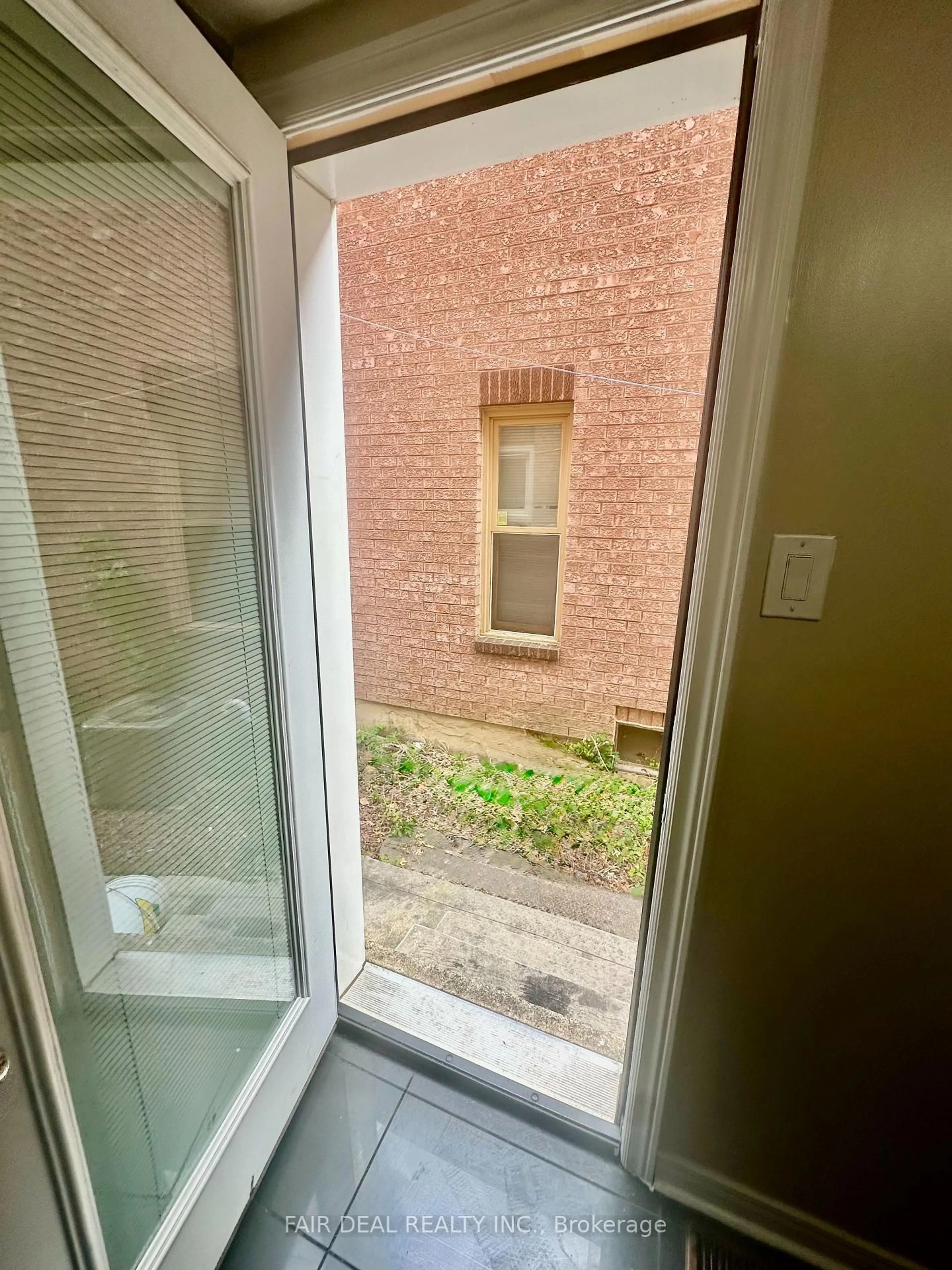 Balcony in the apartment, street for 120 Leeward Dr, Brampton Ontario L6S 5V9