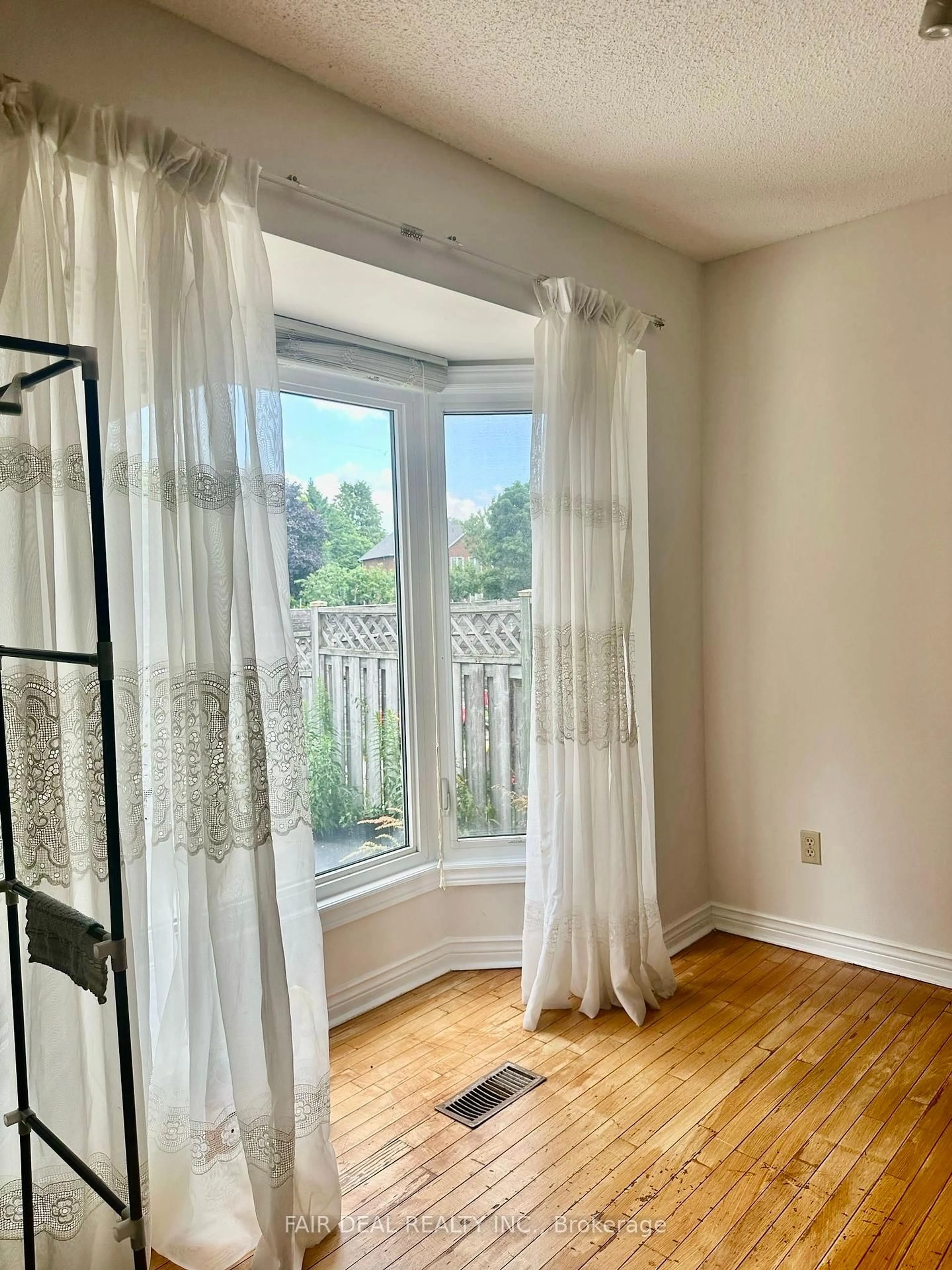 A pic of a room for 120 Leeward Dr, Brampton Ontario L6S 5V9