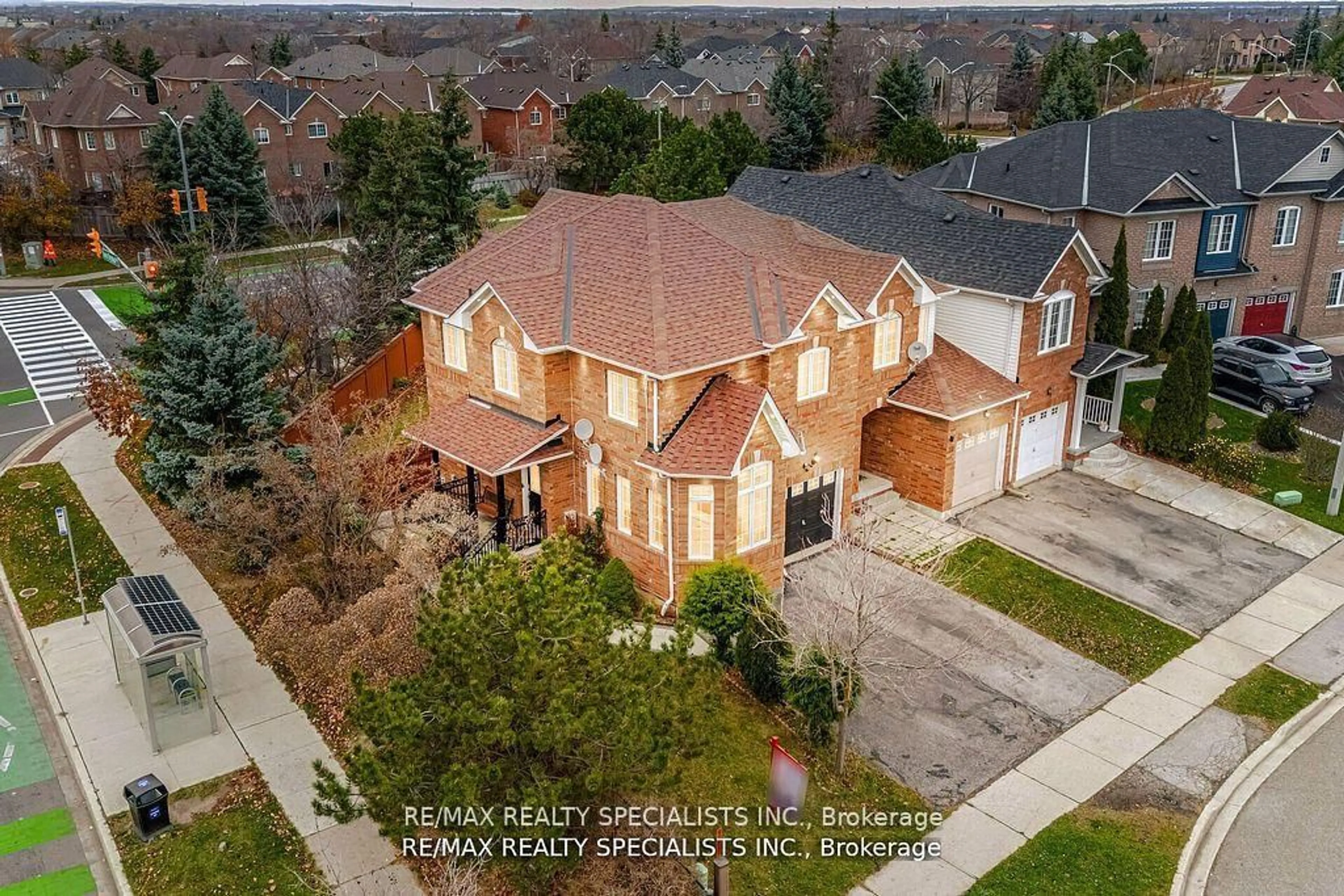 A pic from outside/outdoor area/front of a property/back of a property/a pic from drone, street for 76 Thunderbird Tr, Brampton Ontario L6R 2T4