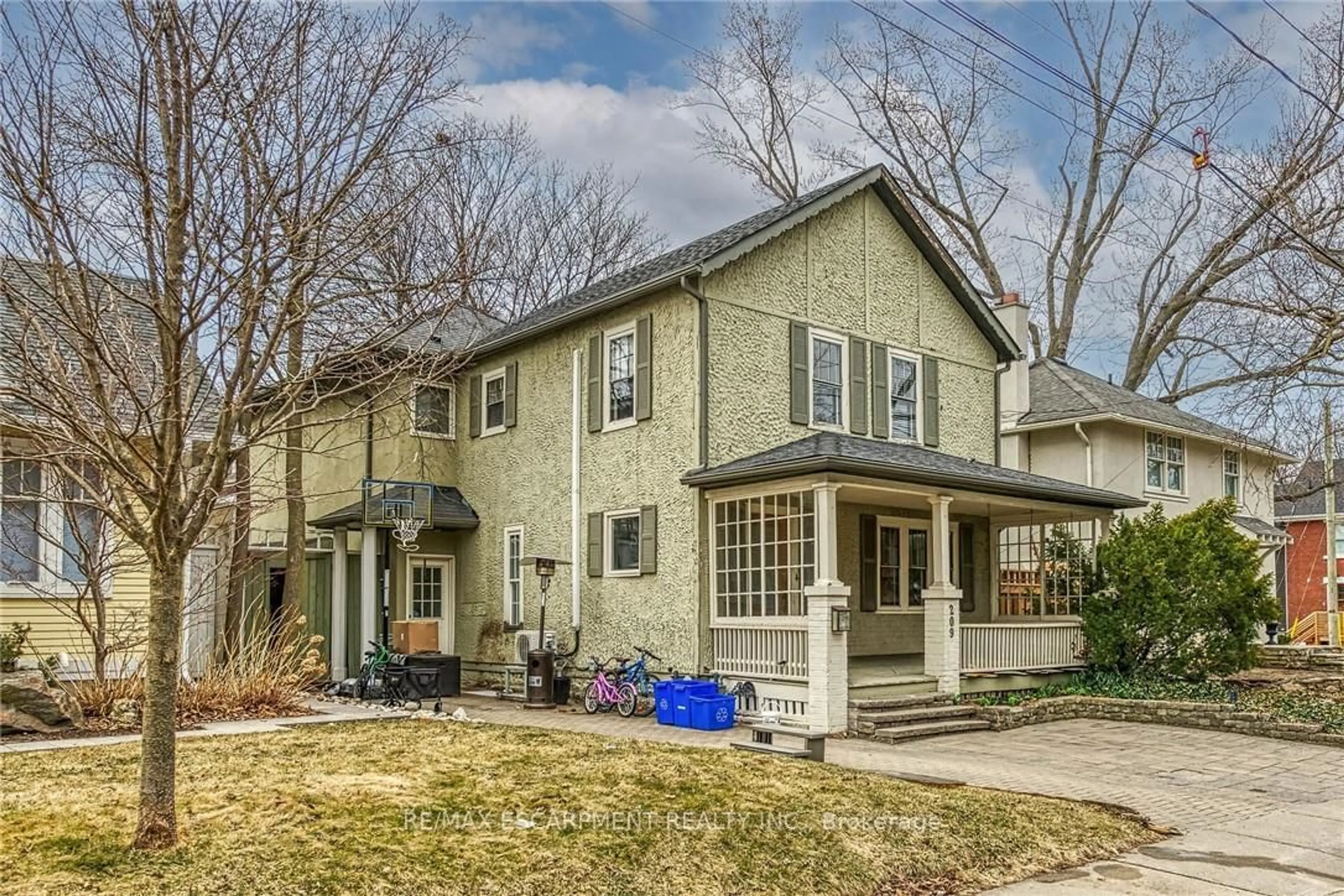 Home with brick exterior material, street for 209 Allan St, Oakville Ontario L6J 3P2