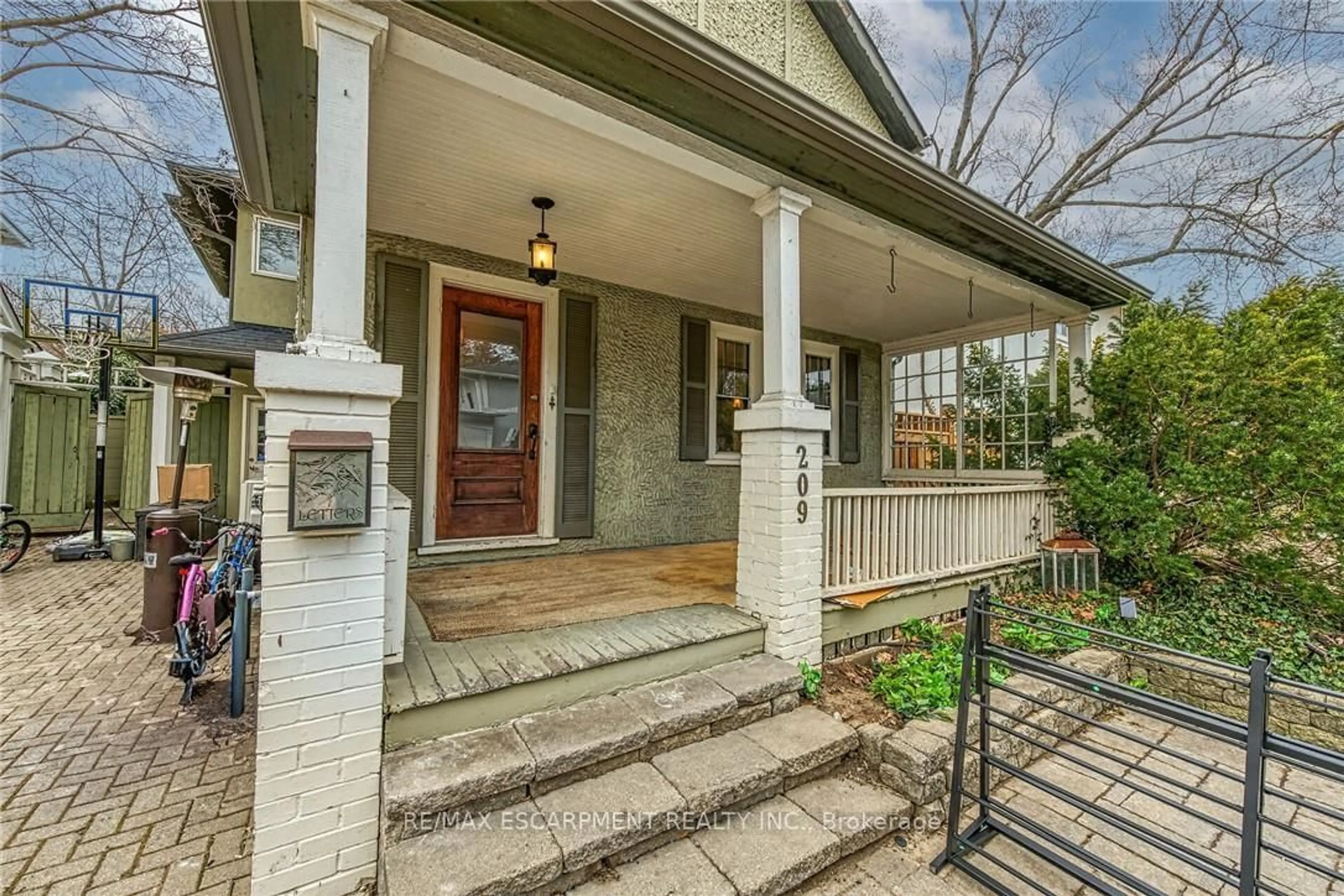 Unknown for 209 Allan St, Oakville Ontario L6J 3P2