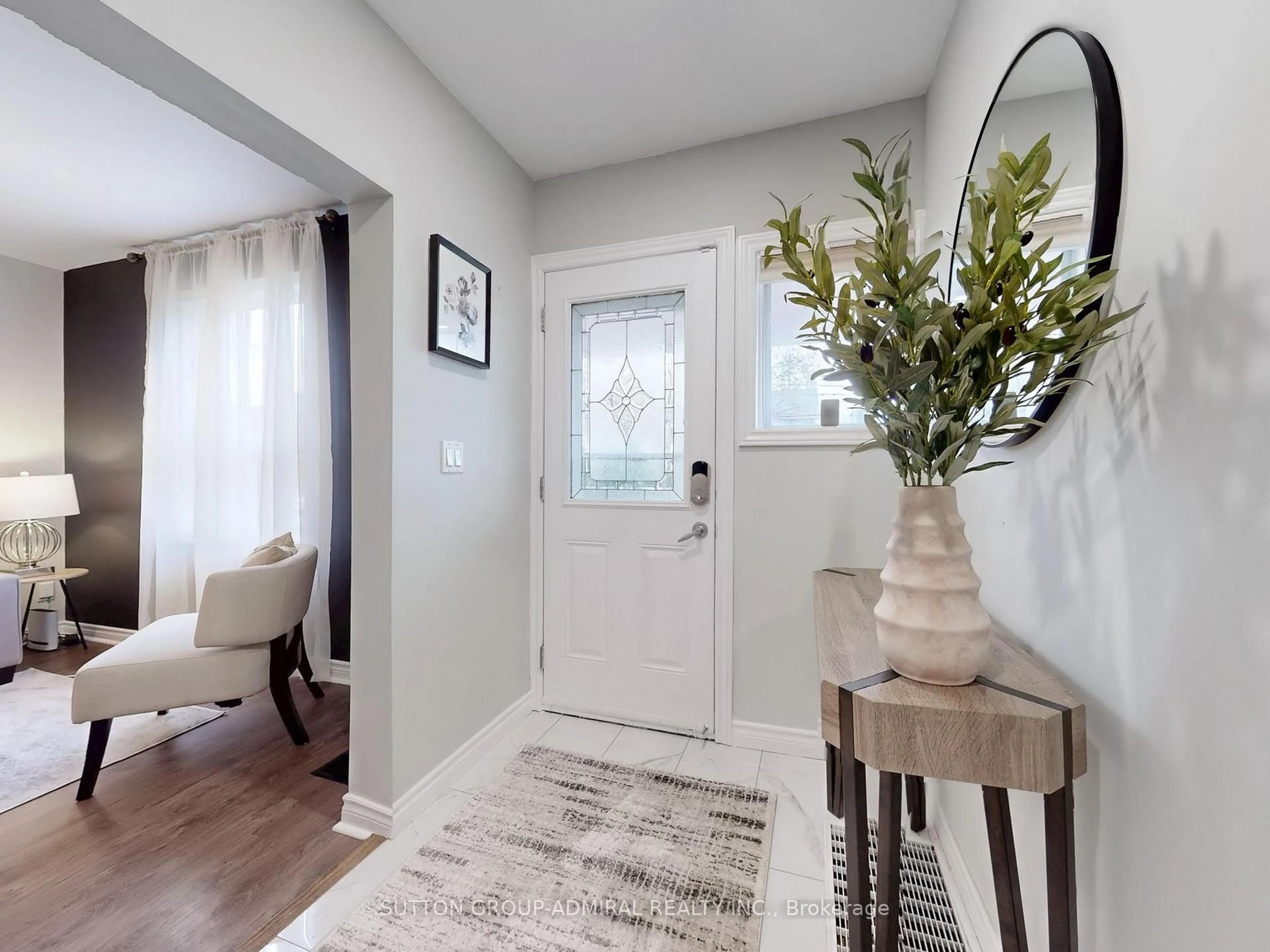 Indoor entryway for 13 Rutherford Ave, Toronto Ontario M6M 2C5