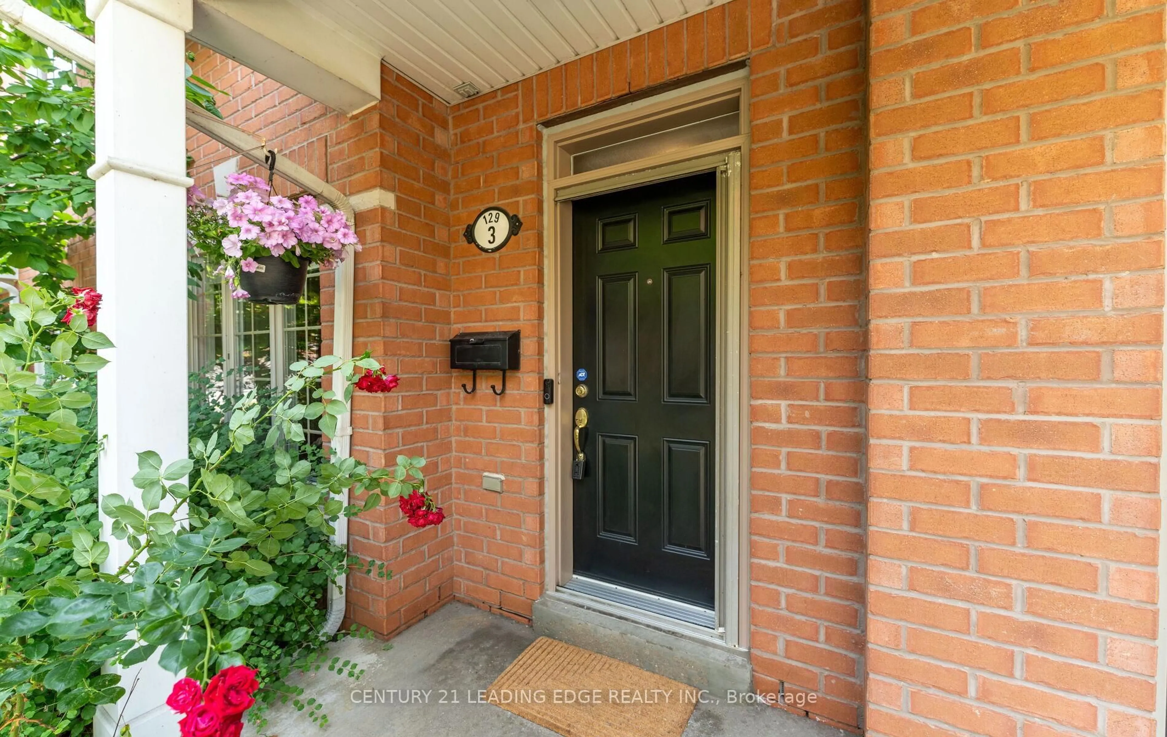 Indoor entryway for 129 Tenth St #3, Toronto Ontario M8V 4C7