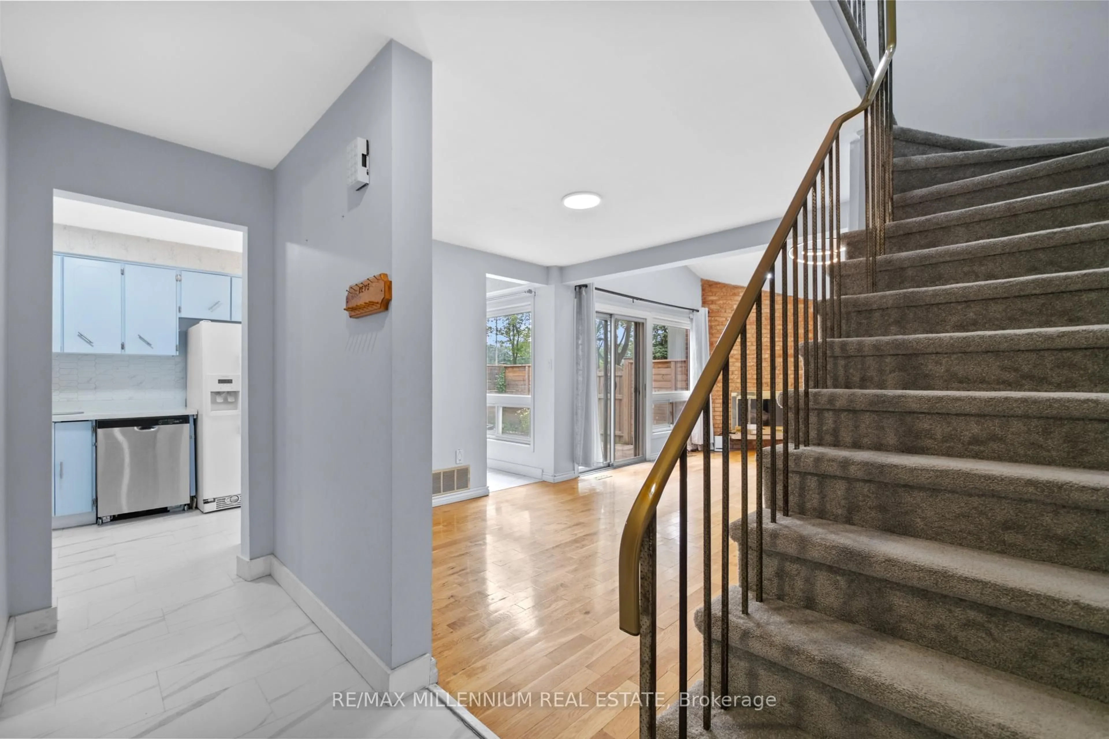 Indoor entryway for 3339 Council Ring Rd #67, Mississauga Ontario L5L 2A9