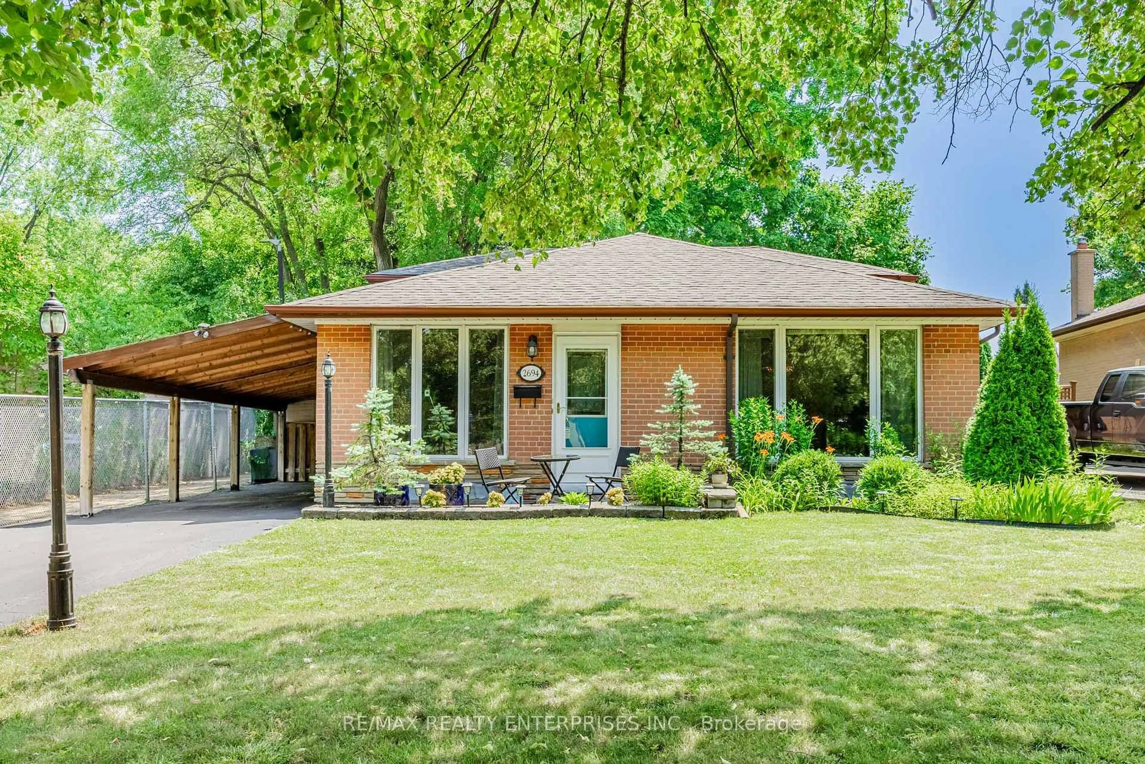 Home with brick exterior material, street for 2694 Truscott Dr, Mississauga Ontario L5J 2B7