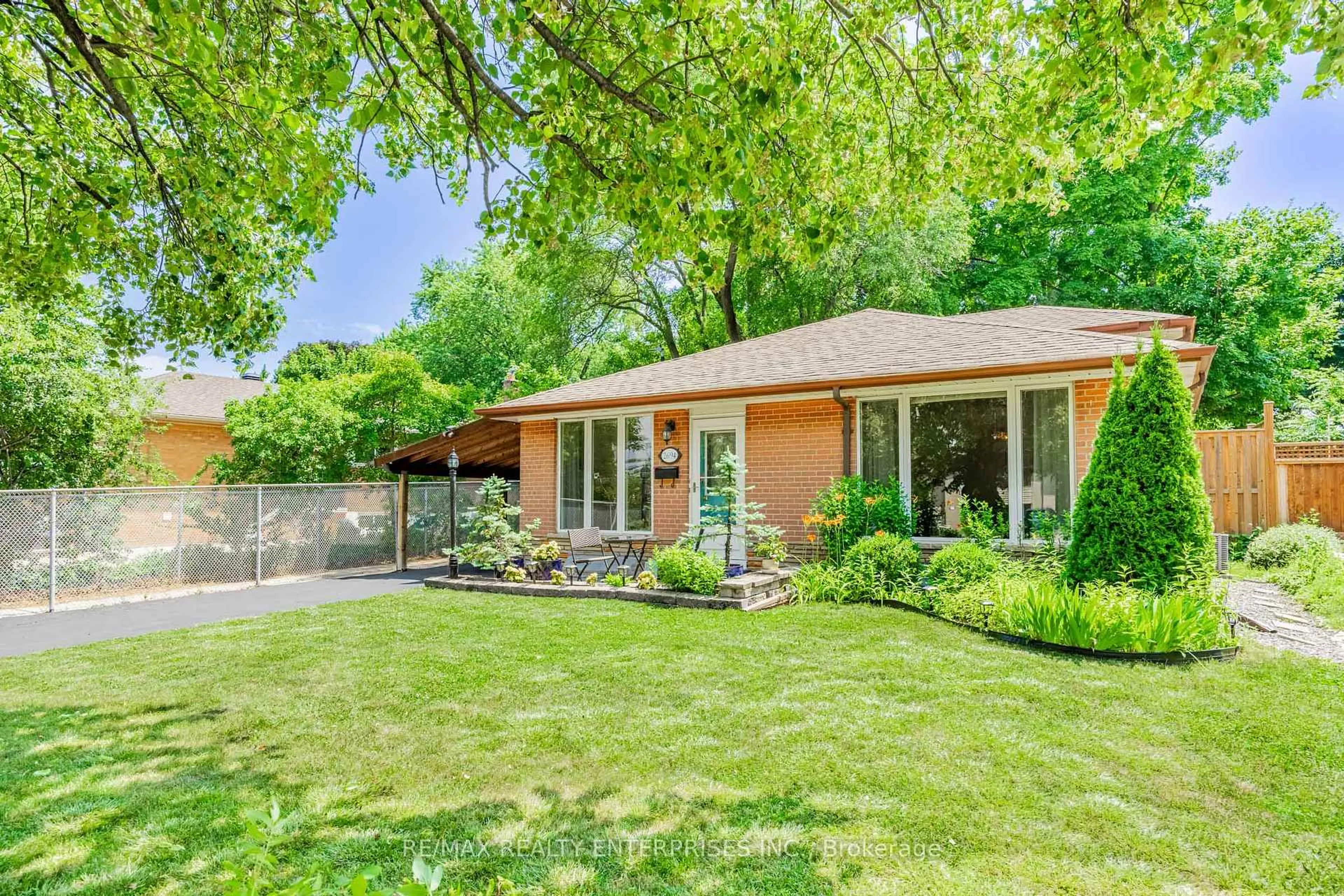 Home with brick exterior material, street for 2694 Truscott Dr, Mississauga Ontario L5J 2B7