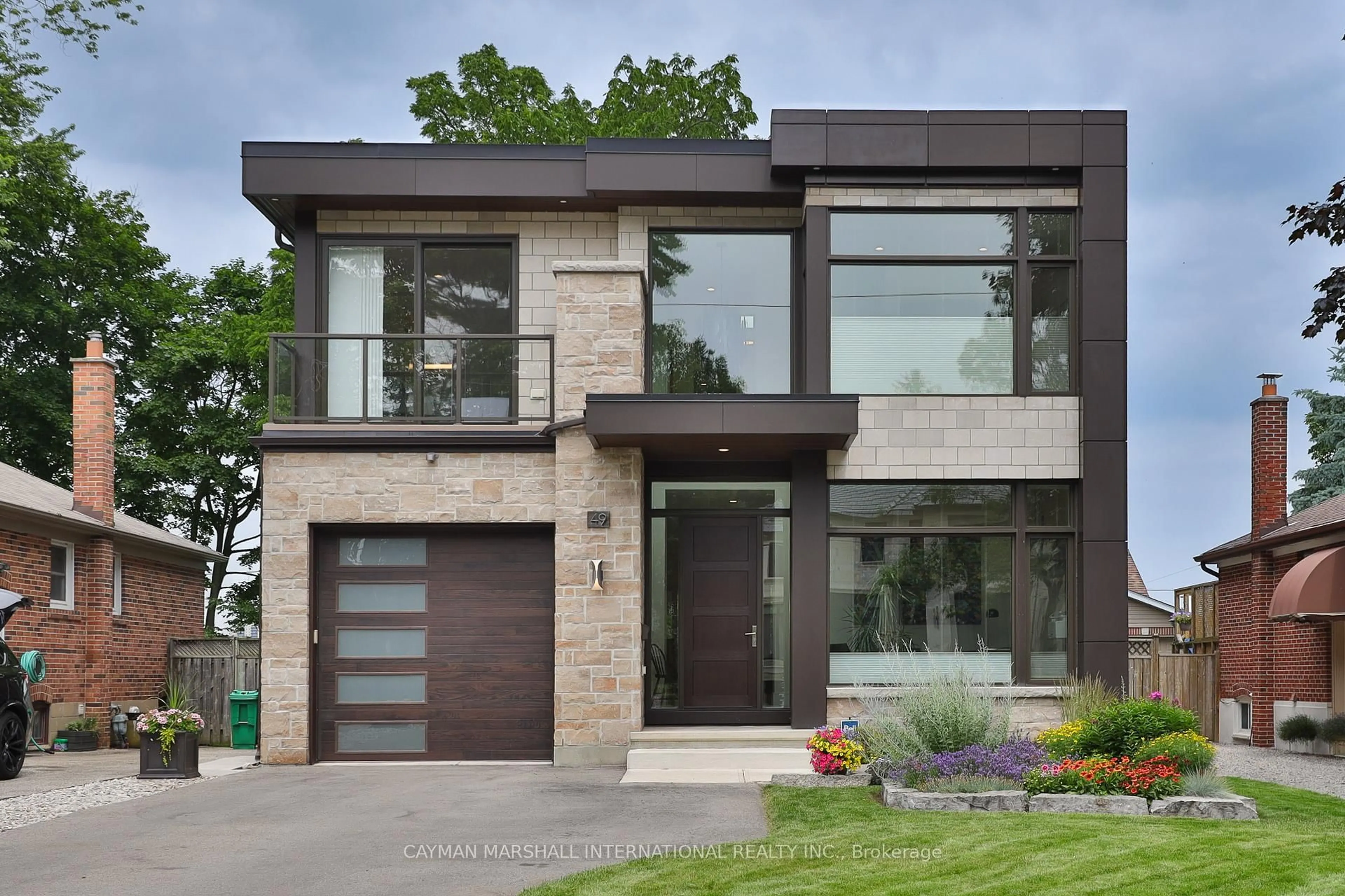 Home with brick exterior material, street for 49 Pine Ave, Mississauga Ontario L5H 2P5