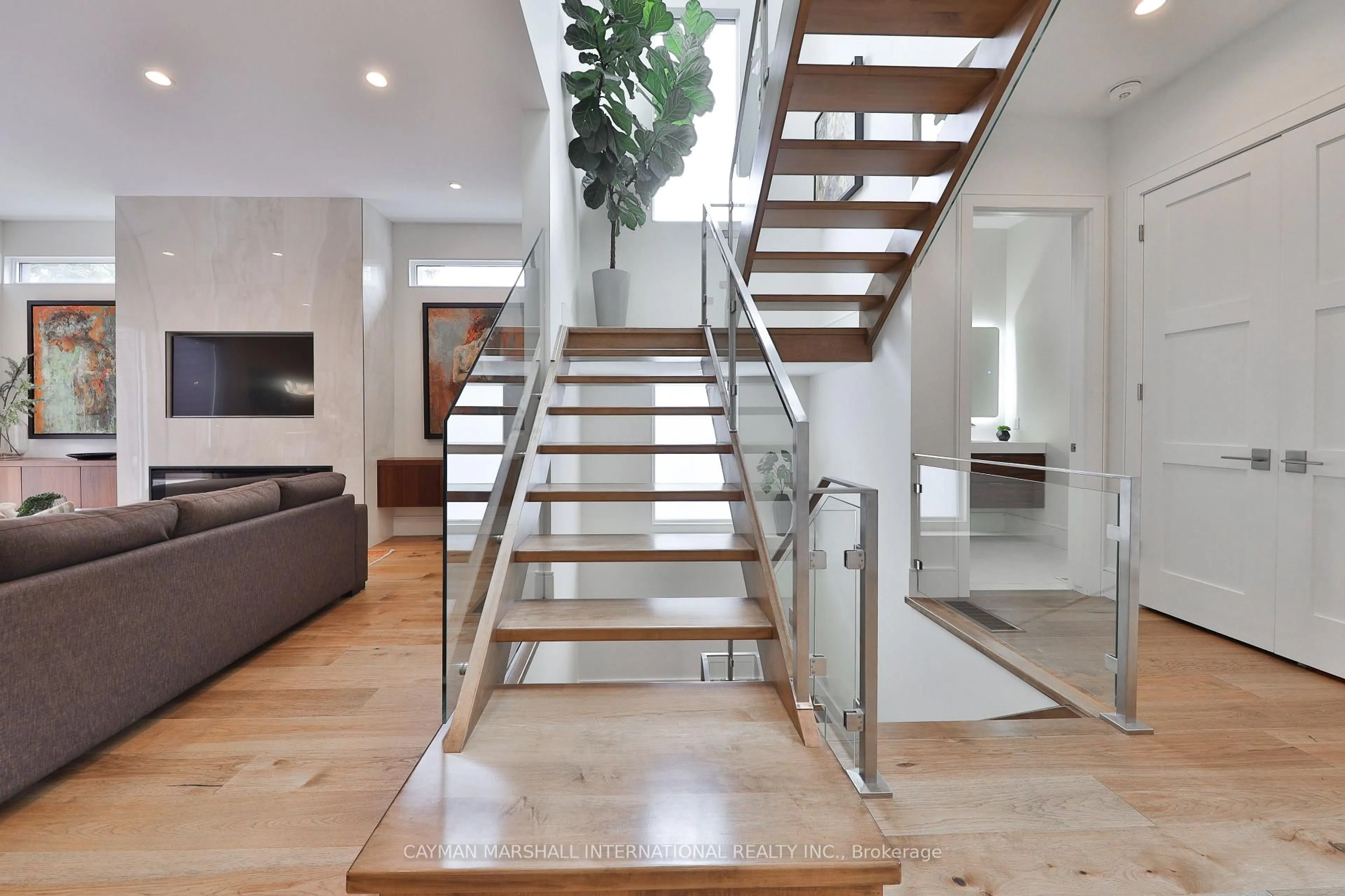Stairs for 49 Pine Ave, Mississauga Ontario L5H 2P5