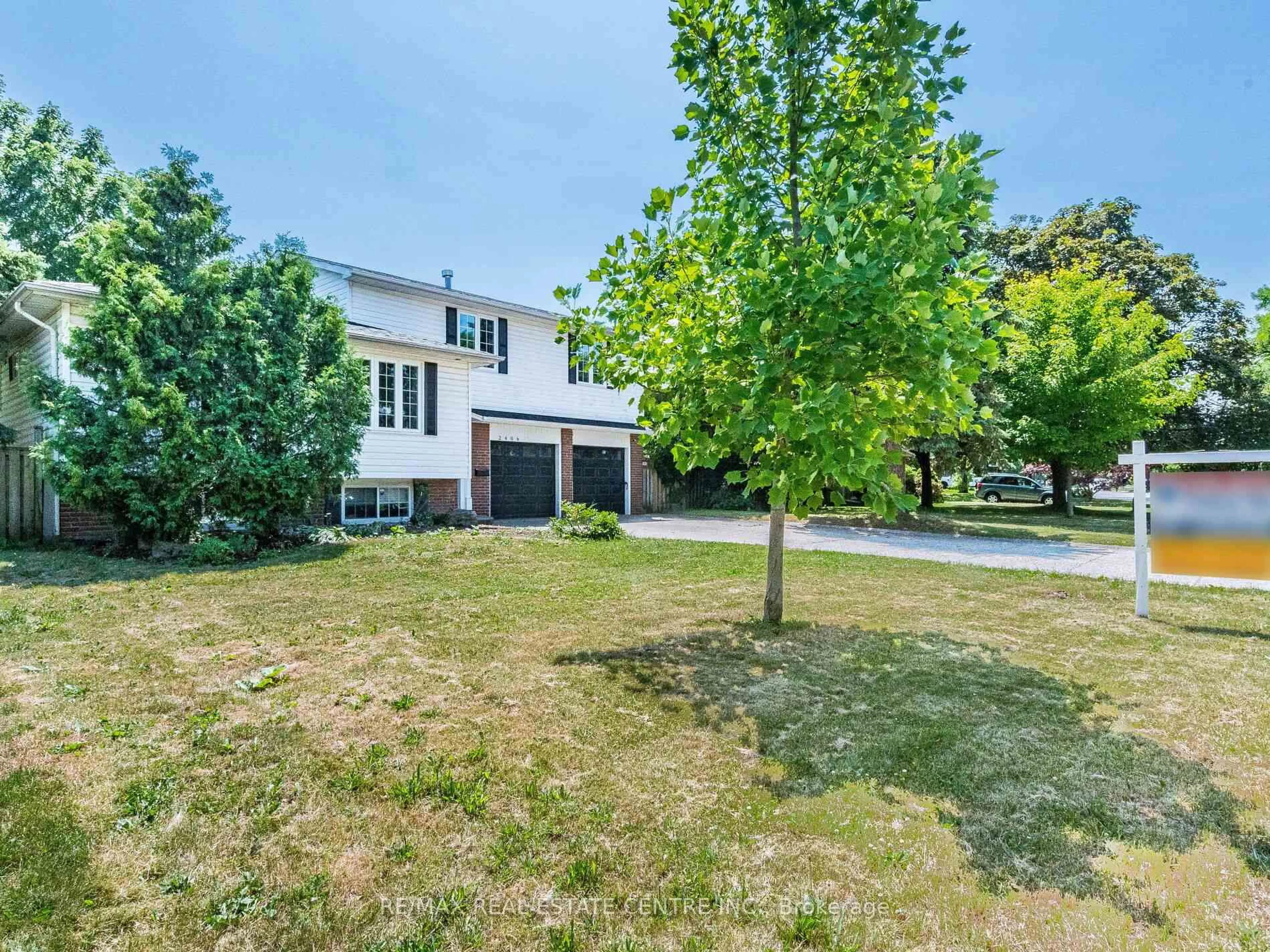 A pic from outside/outdoor area/front of a property/back of a property/a pic from drone, street for 2406 Ventura Dr, Oakville Ontario L6L 2H4