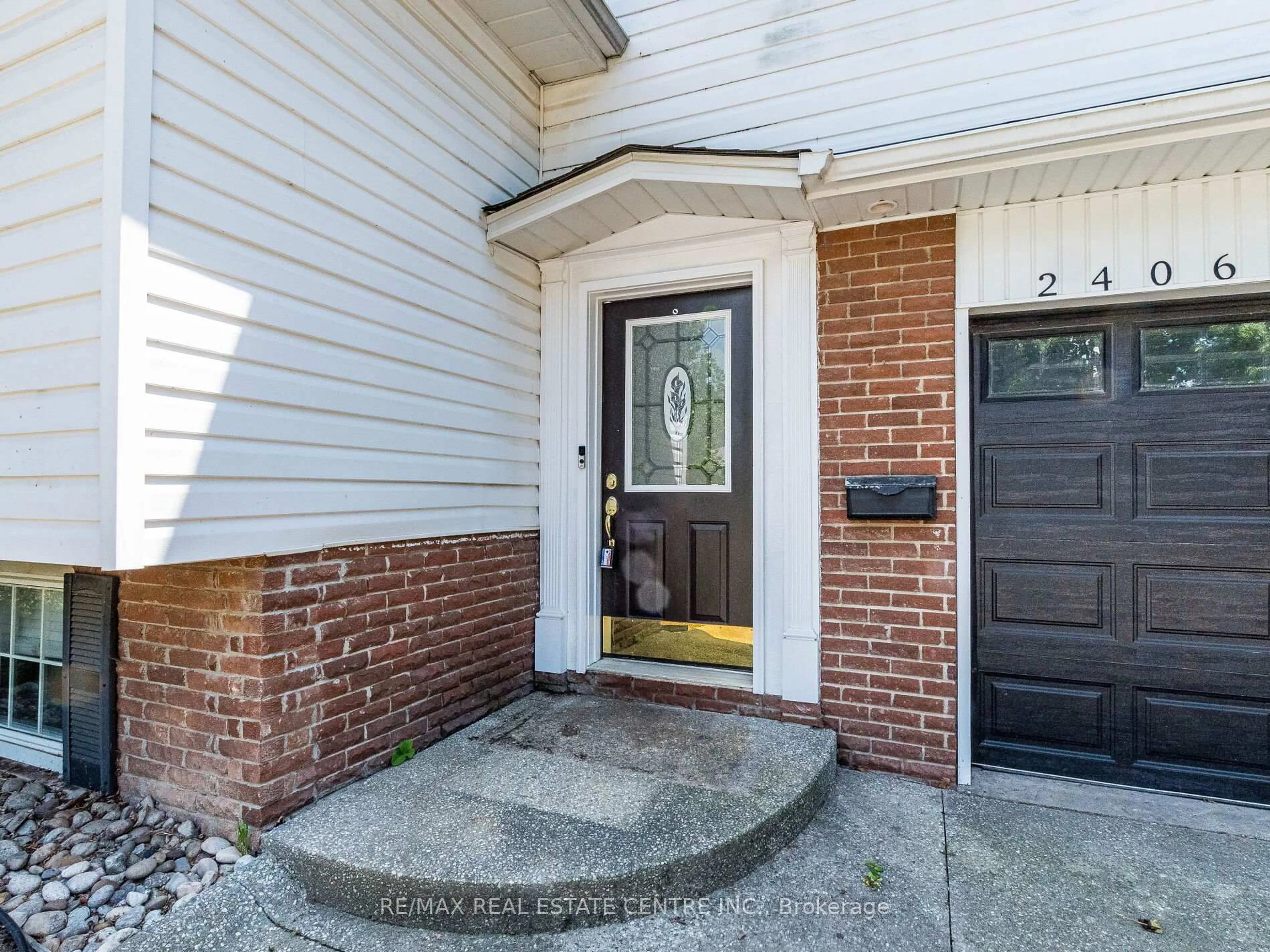 Indoor entryway for 2406 Ventura Dr, Oakville Ontario L6L 2H4