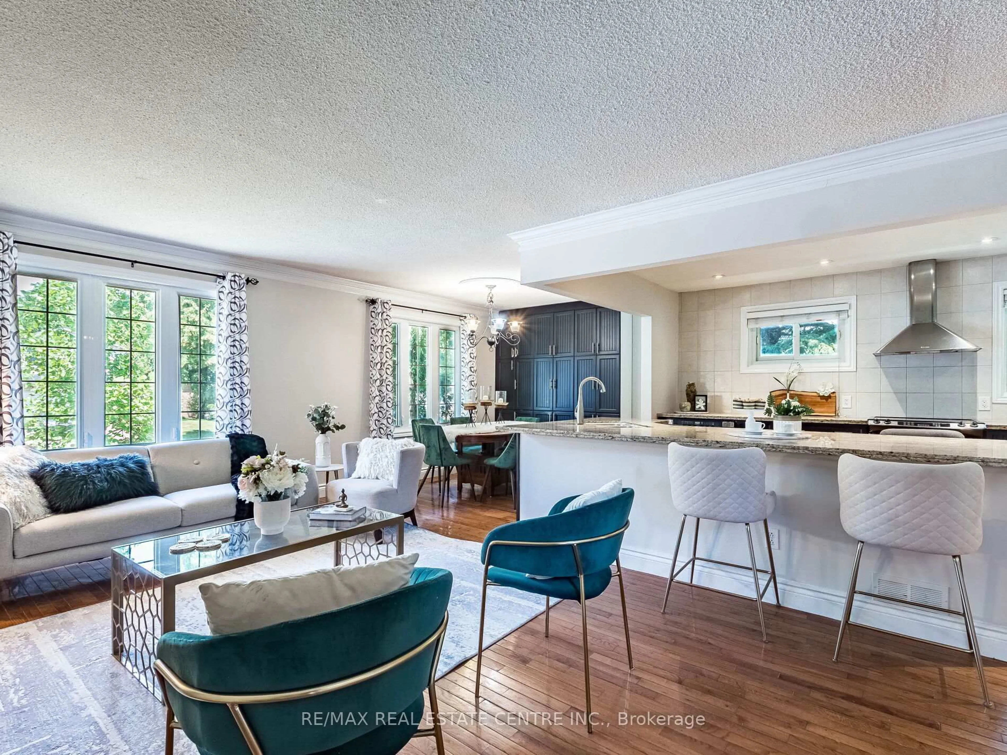 Open concept kitchen, unknown for 2406 Ventura Dr, Oakville Ontario L6L 2H4