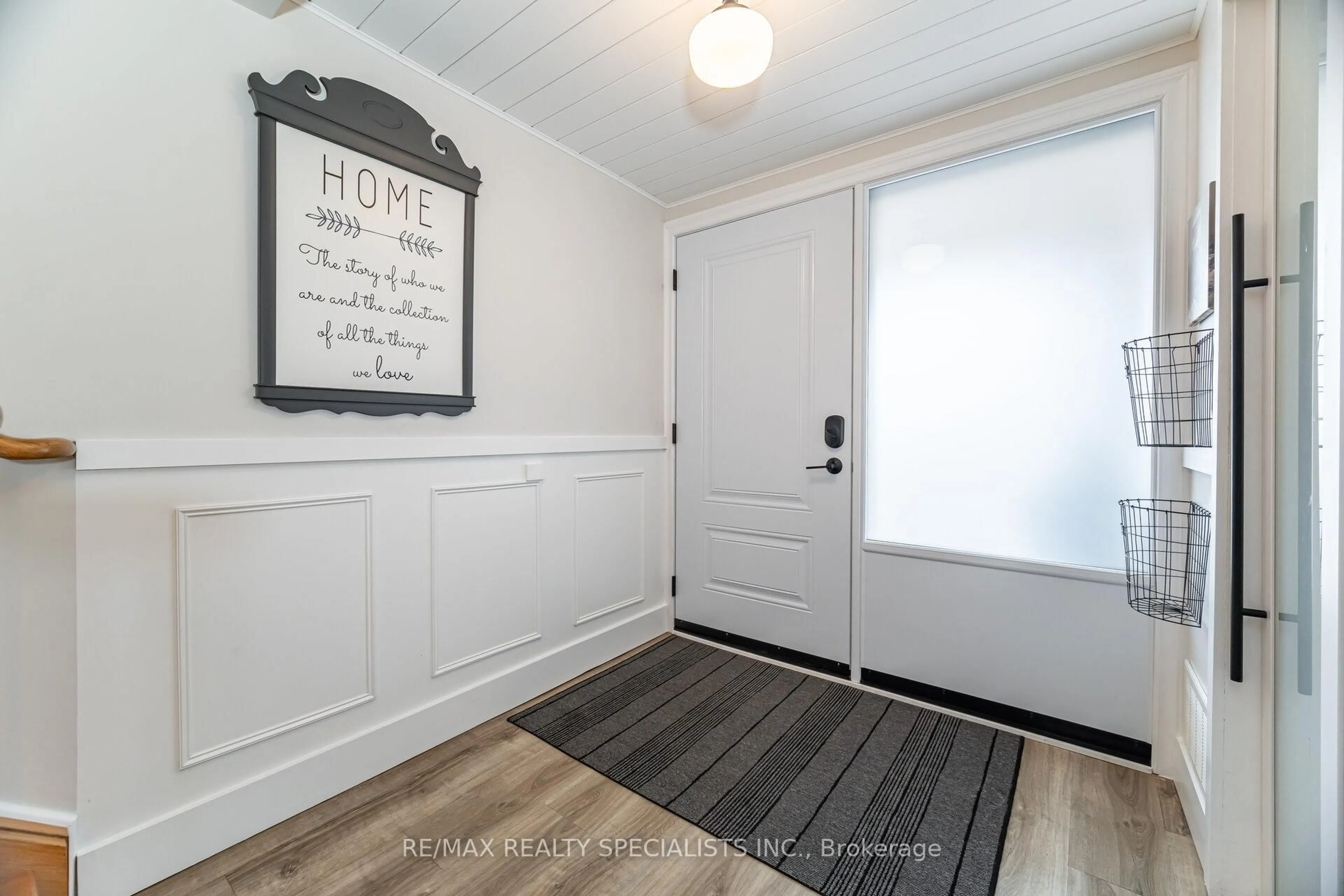 Indoor entryway for 7077 Estoril Rd #12, Mississauga Ontario L5N 1N3