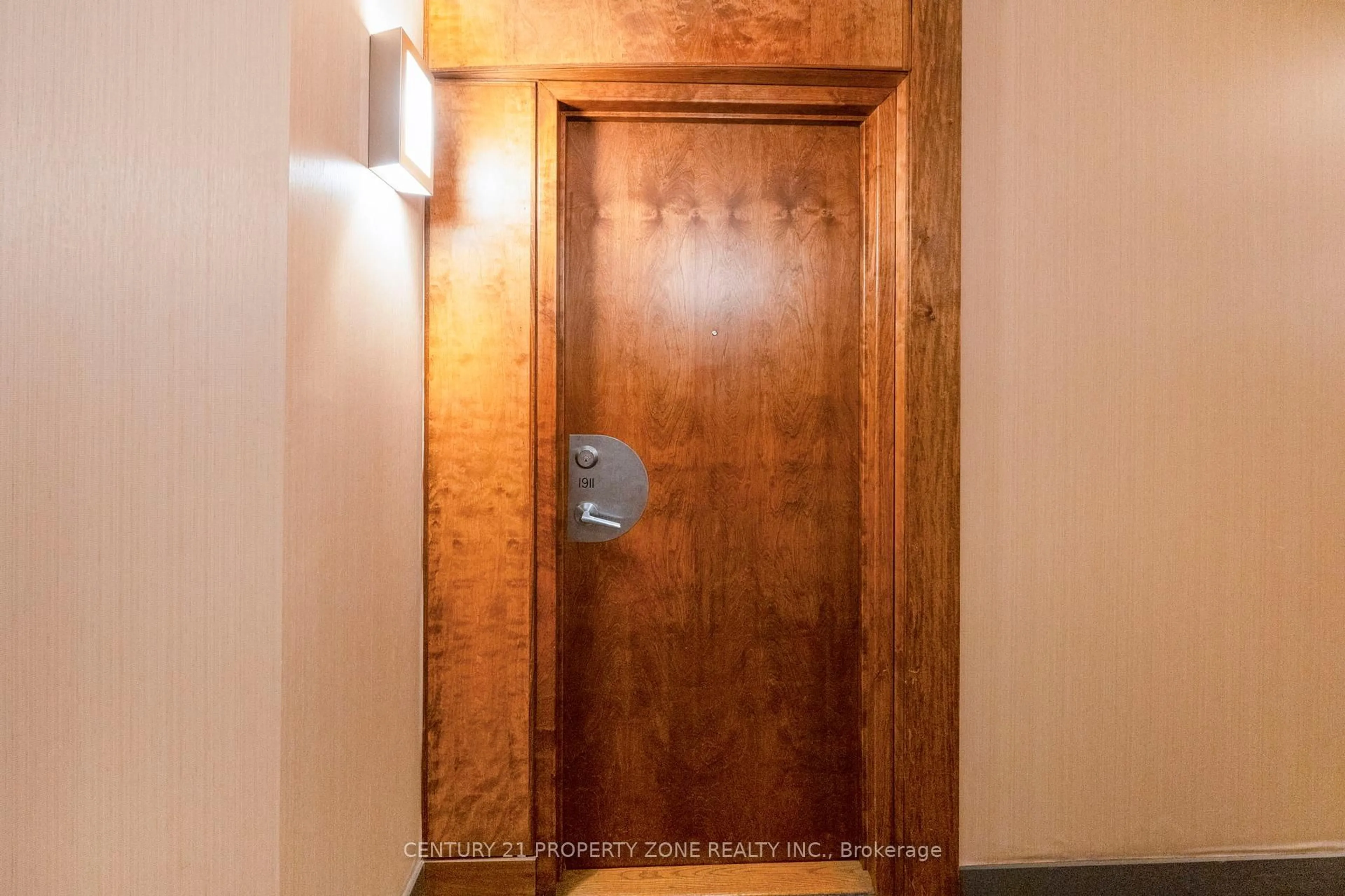 Indoor foyer for 3880 Duke Of York Blvd #1911, Mississauga Ontario L5B 4M7