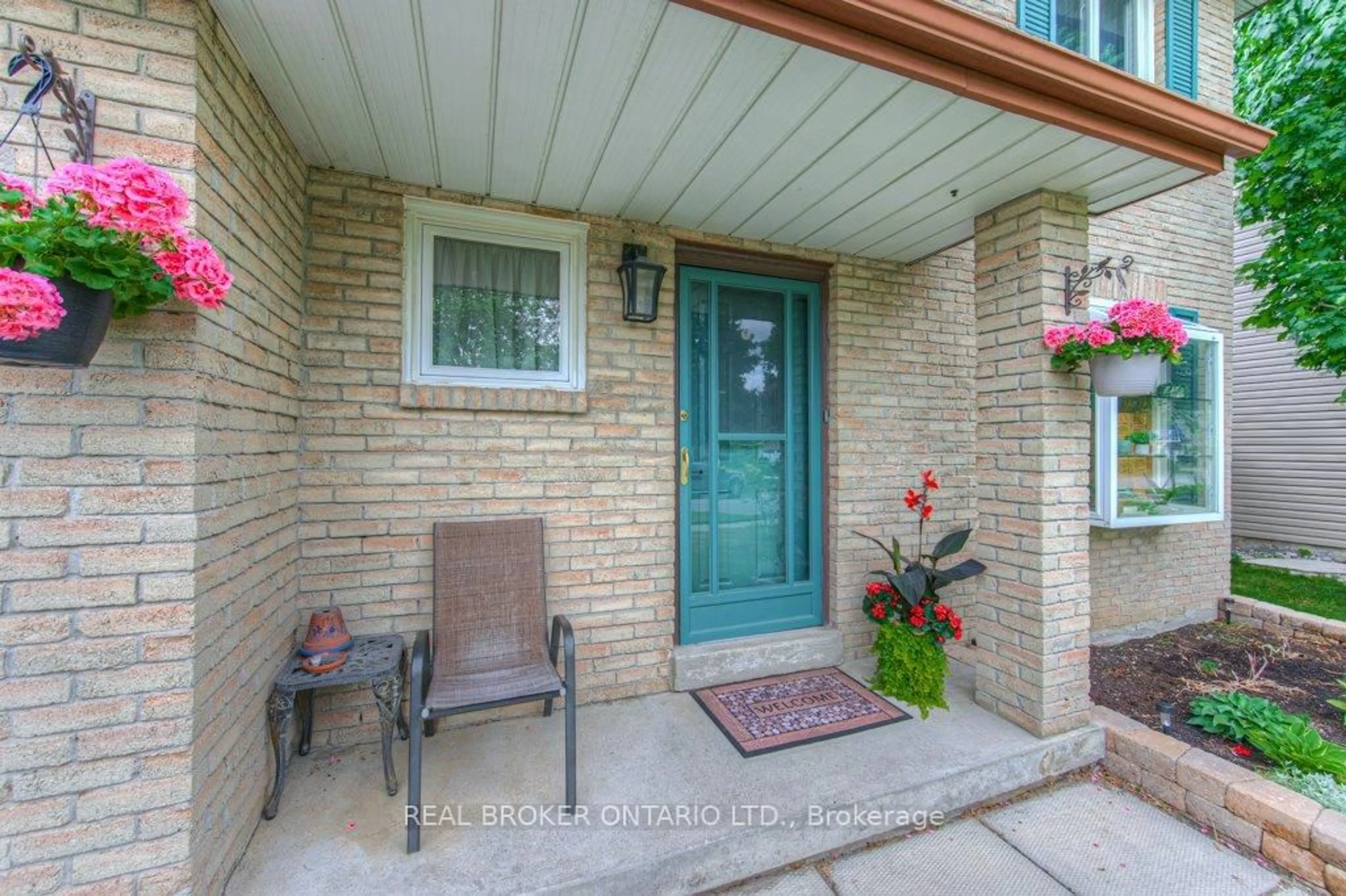 Indoor entryway for 889 Morley Ave, Milton Ontario L9T 4Y2