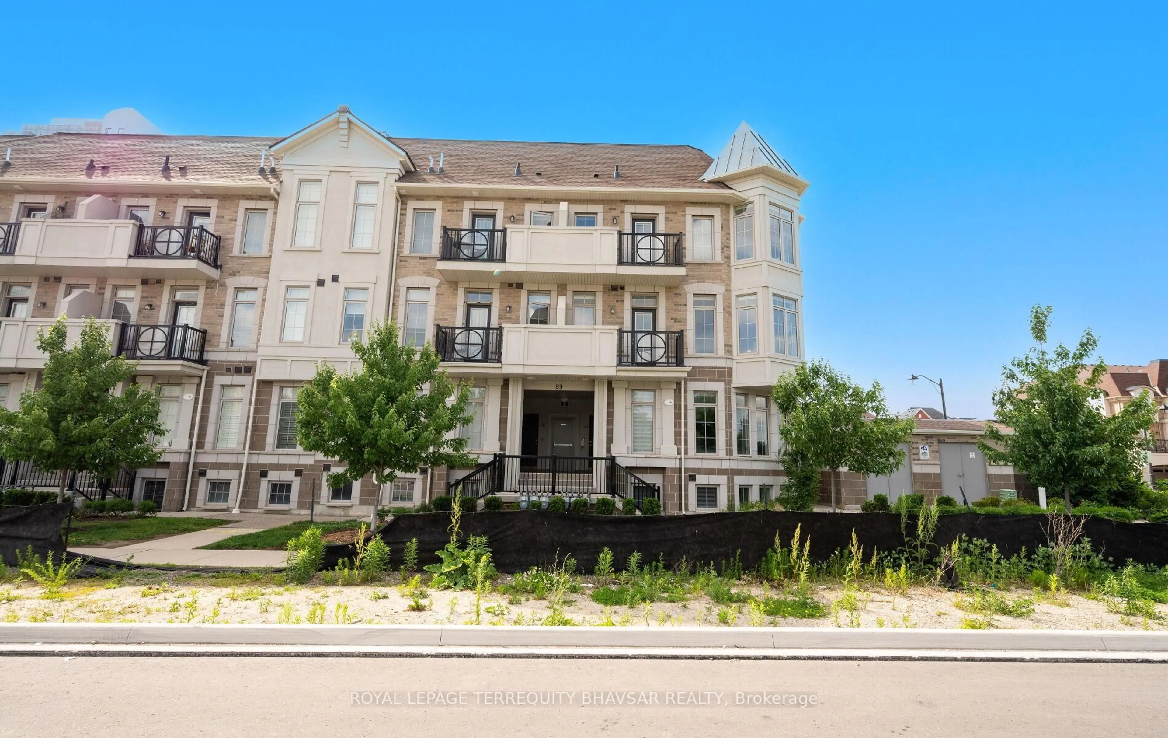 Patio, building for 89 Armdale Rd #26, Mississauga Ontario L4Z 0C7