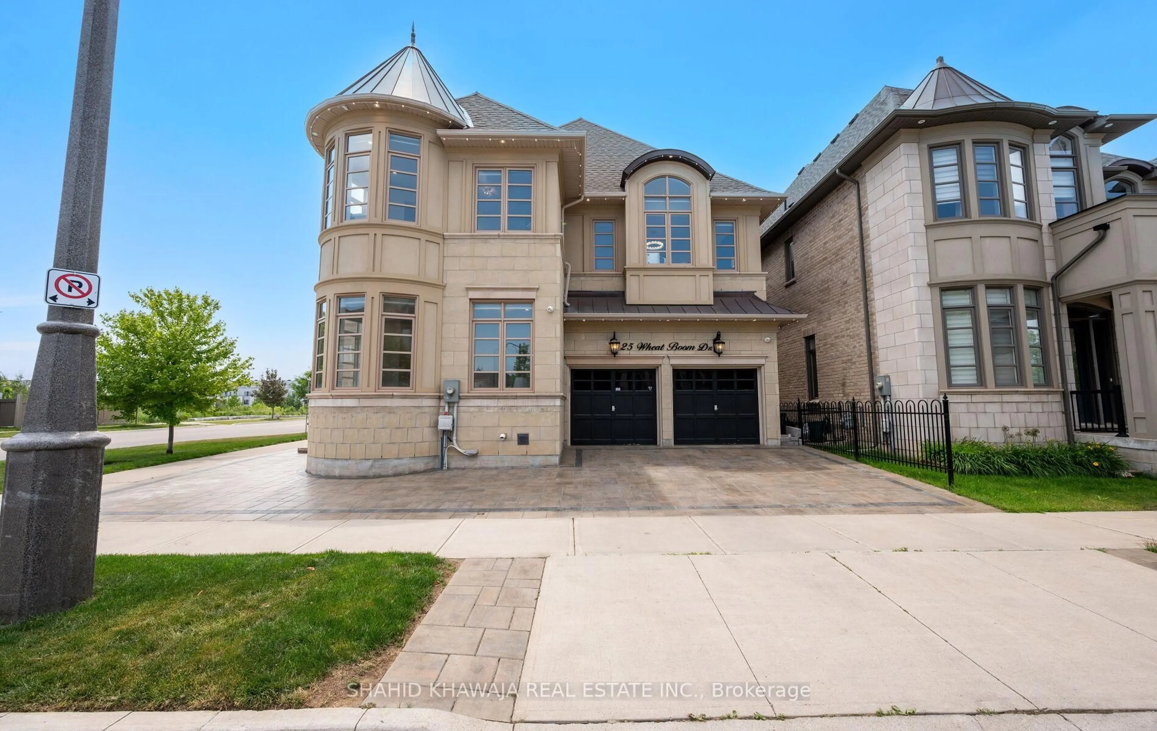 Home with brick exterior material, street for 25 Wheat Boom Dr, Oakville Ontario L6H 0V1