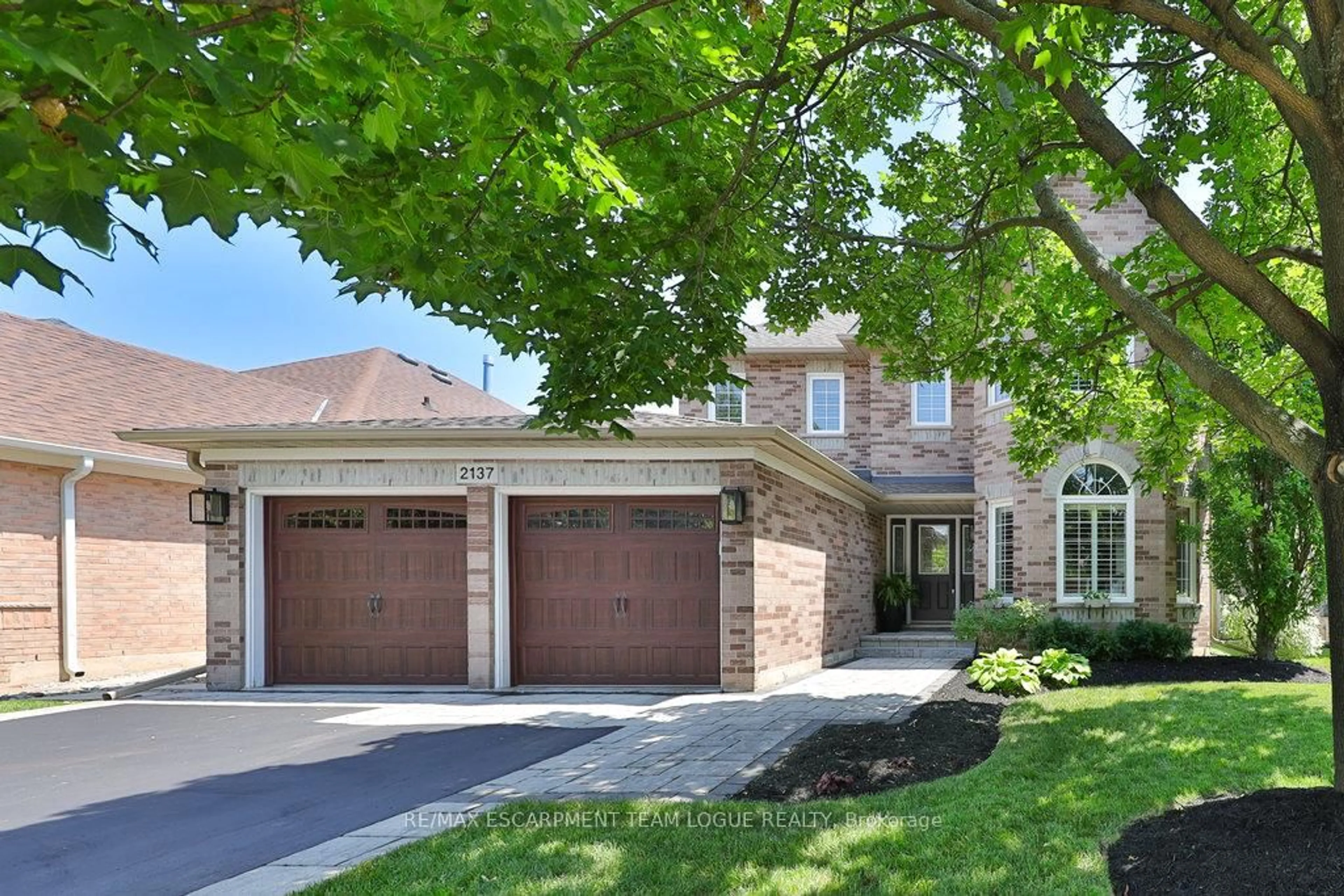 Home with brick exterior material, street for 2137 Turnberry Rd, Burlington Ontario L7M 4J5