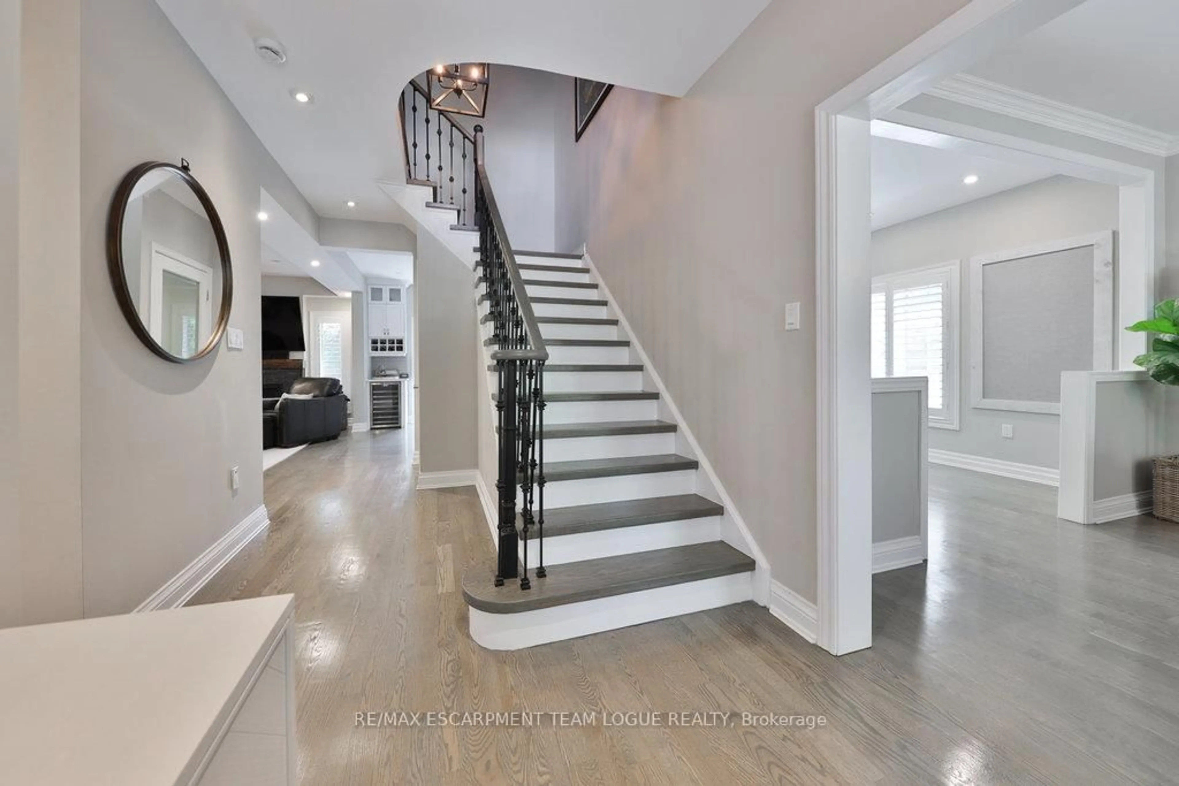 Unknown for 2137 Turnberry Rd, Burlington Ontario L7M 4J5