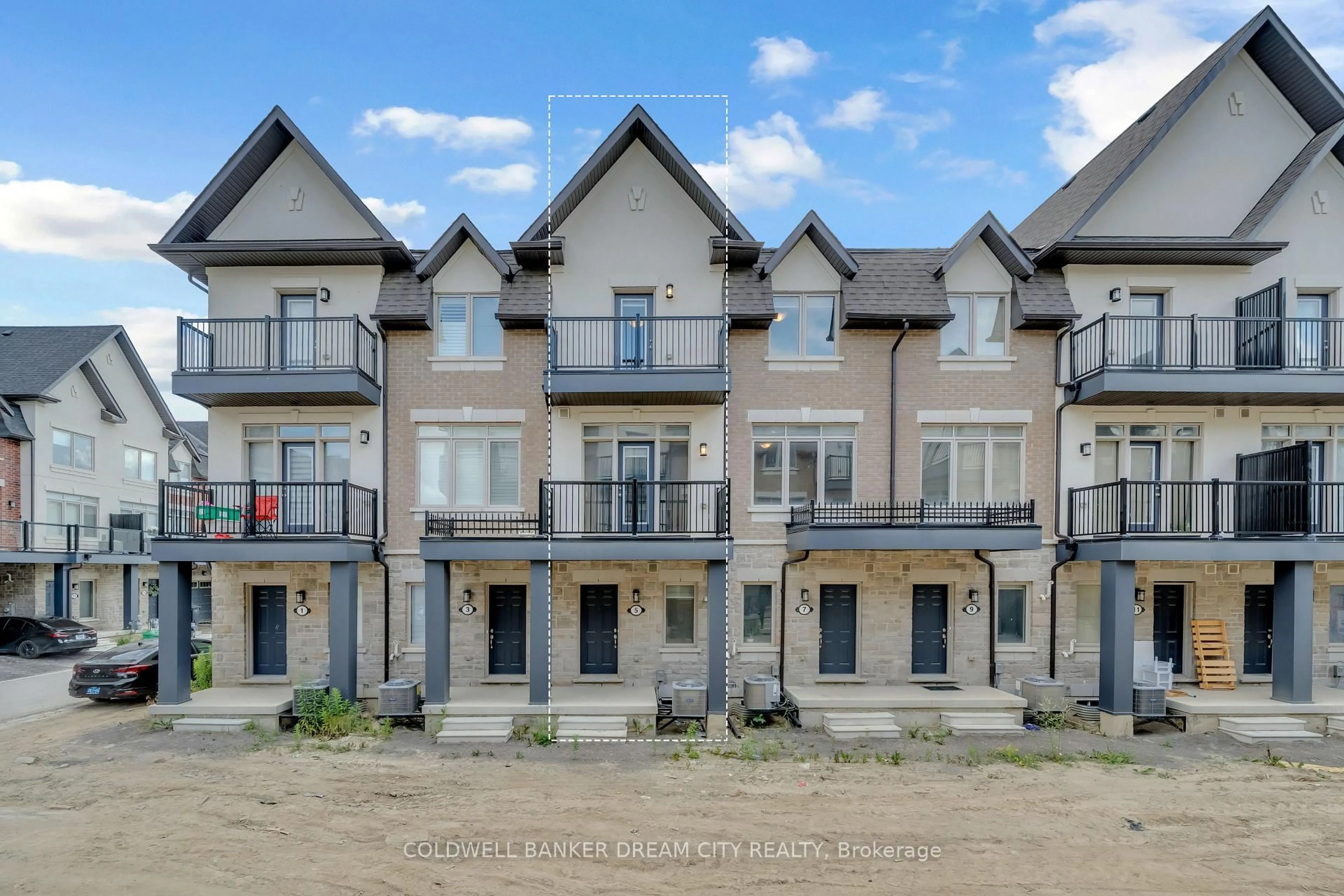 A pic from outside/outdoor area/front of a property/back of a property/a pic from drone, unknown for 5 ORMAND Terr, Caledon Ontario L7C 4L6