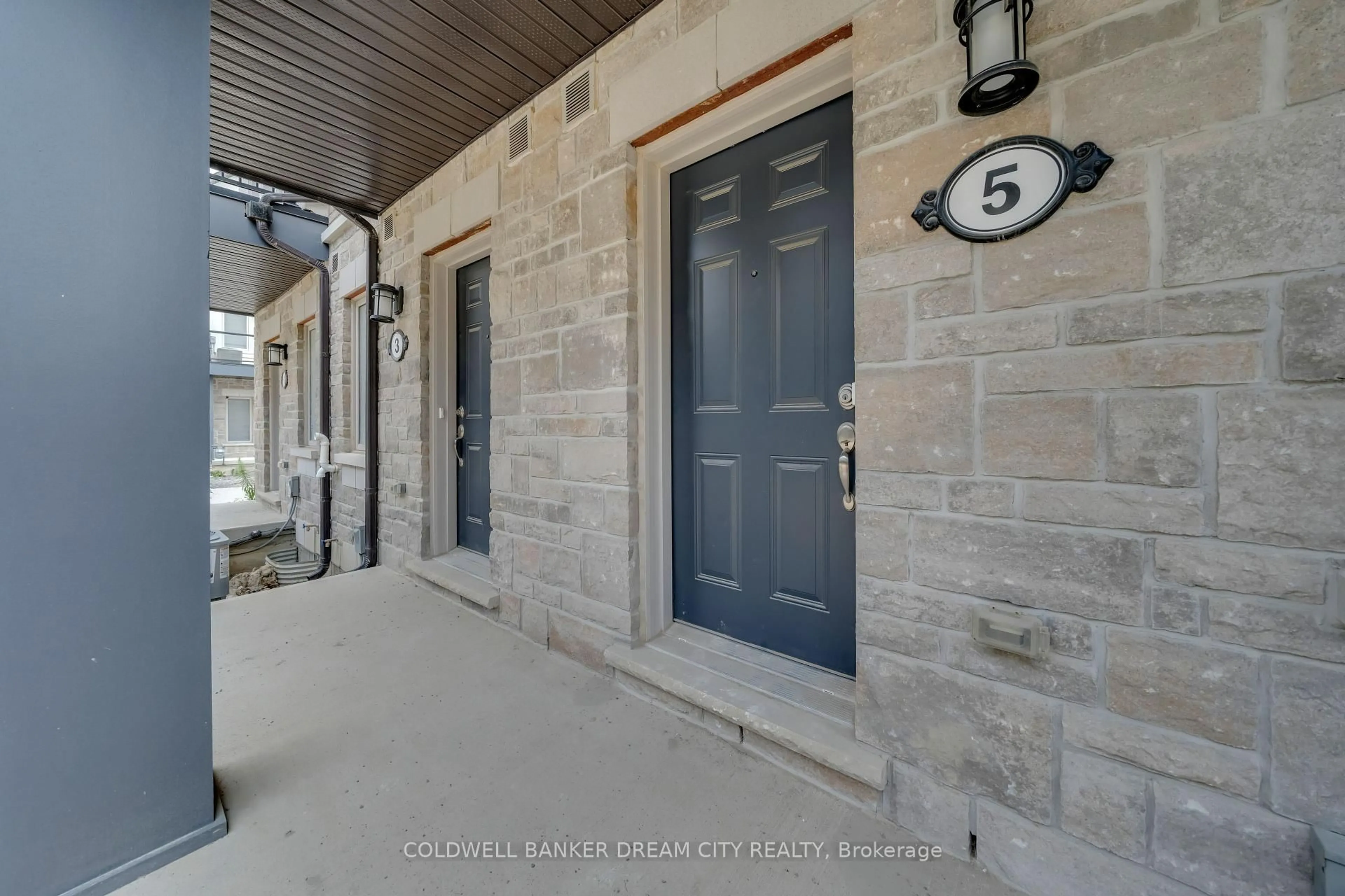 Indoor entryway for 5 ORMAND Terr, Caledon Ontario L7C 4L6