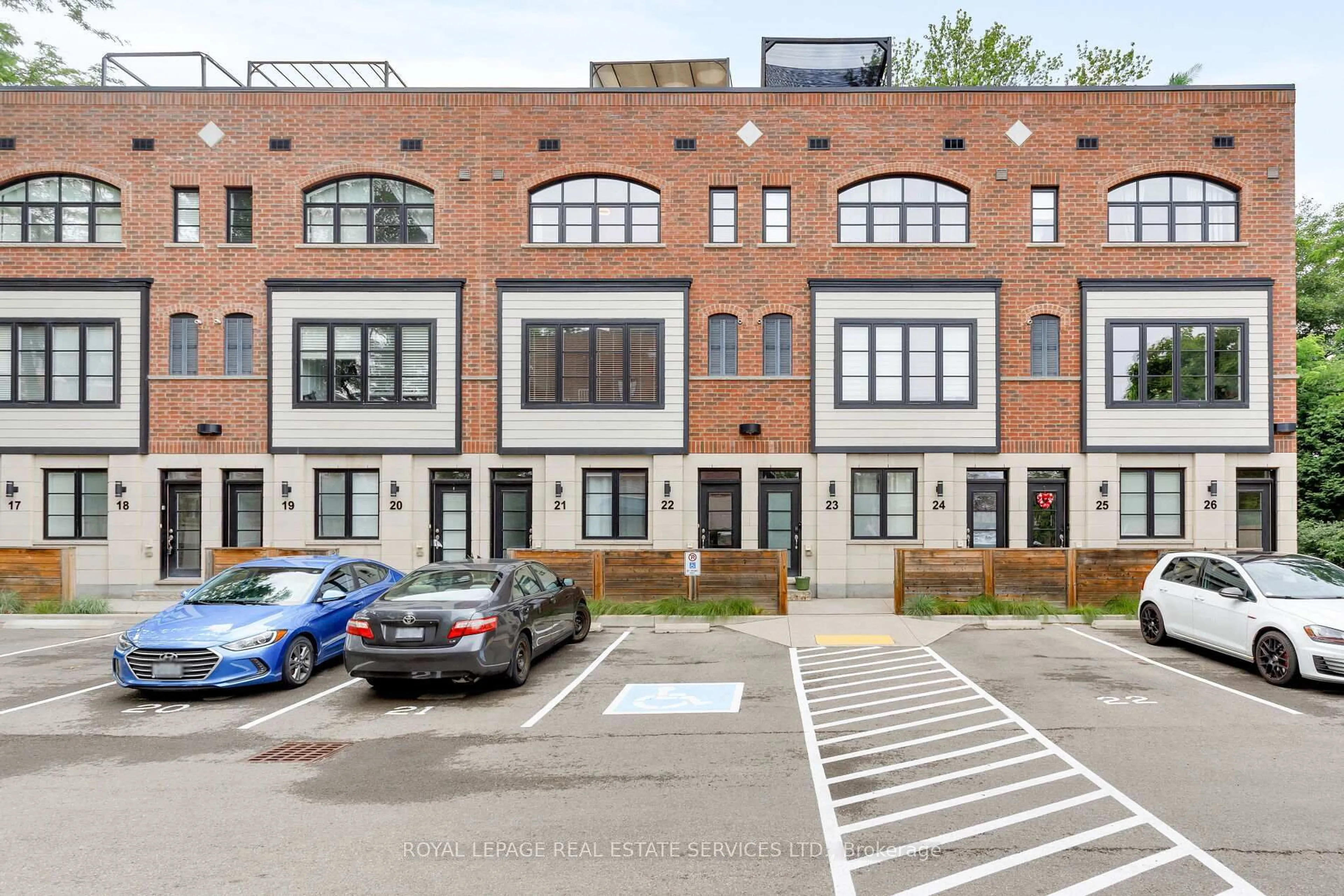 A pic from outside/outdoor area/front of a property/back of a property/a pic from drone, street for 405 Plains Rd #22, Burlington Ontario L7T 2C9