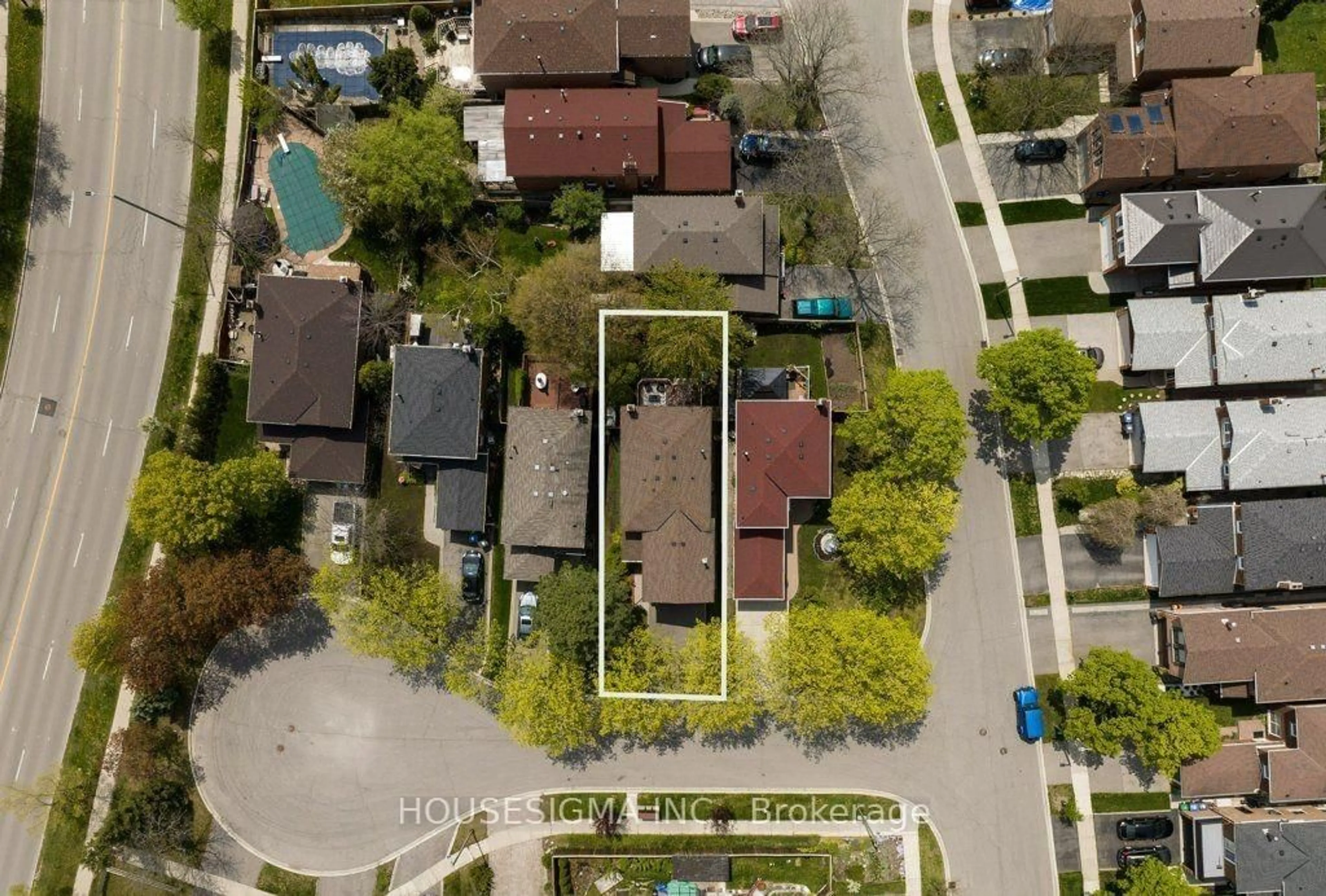 A pic from outside/outdoor area/front of a property/back of a property/a pic from drone, street for 6772 Dolmage Crt, Mississauga Ontario L5N 4V9