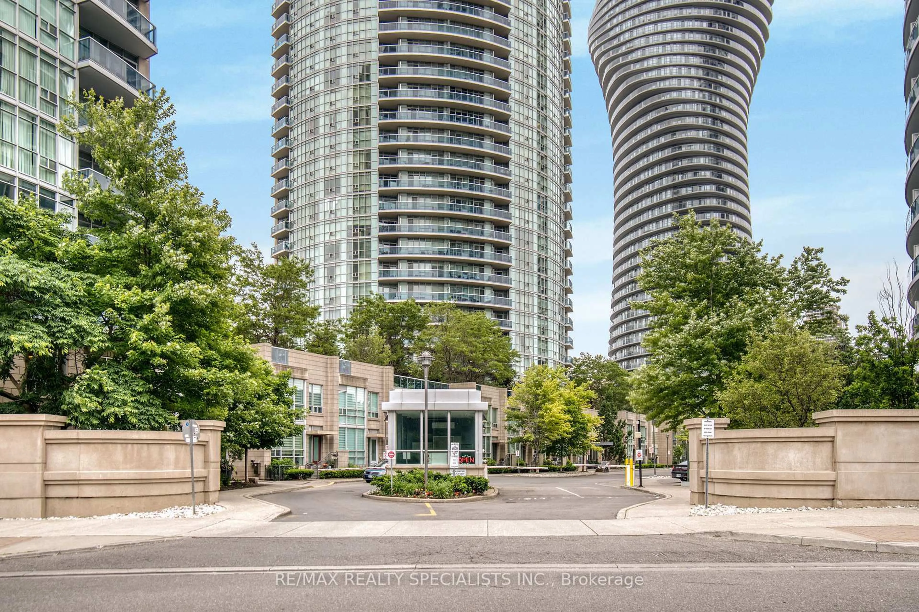 A pic from outside/outdoor area/front of a property/back of a property/a pic from drone, city buildings view from balcony for 80 Absolute Ave #106, Mississauga Ontario L4Z 0A2