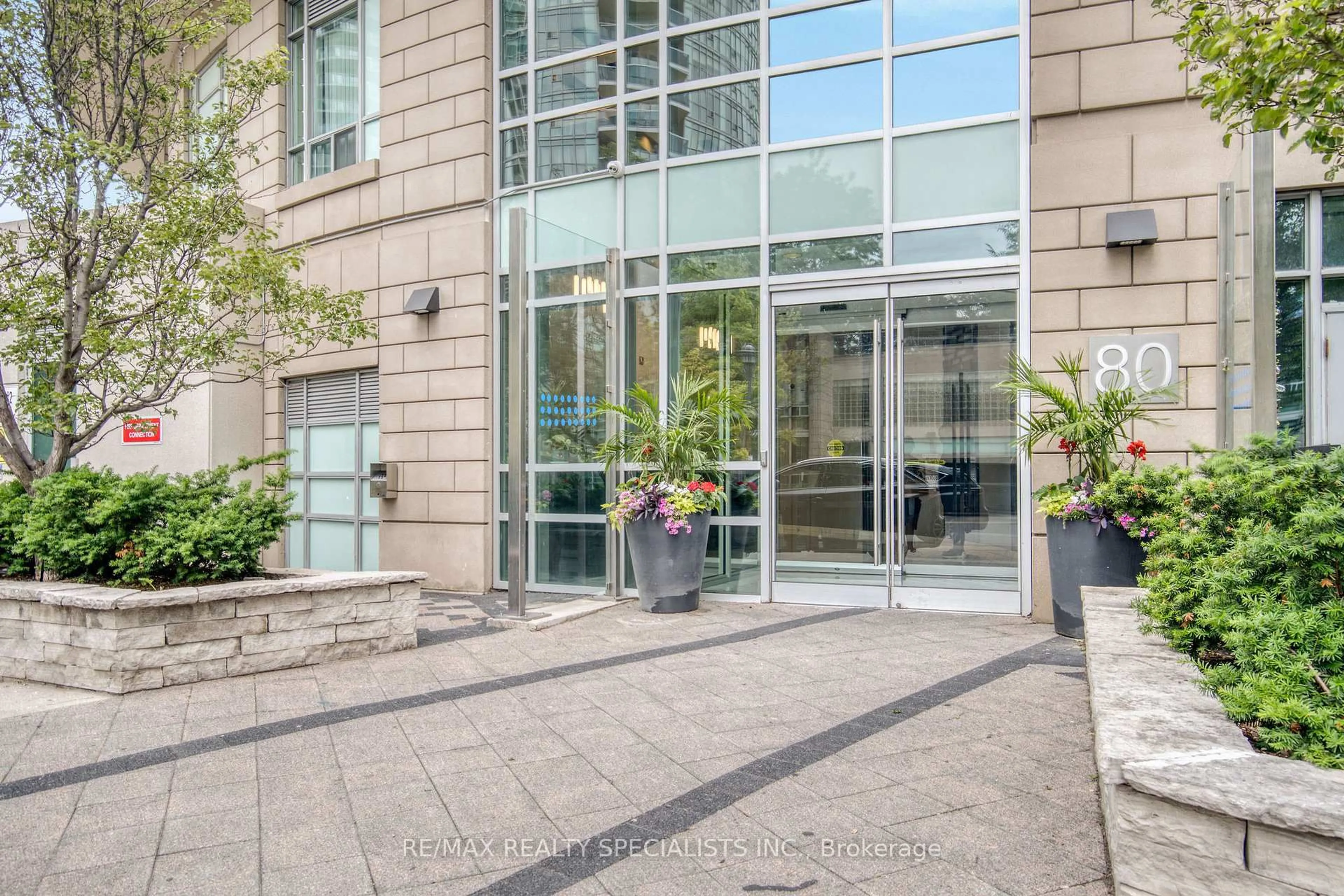 Indoor foyer for 80 Absolute Ave #106, Mississauga Ontario L4Z 0A2