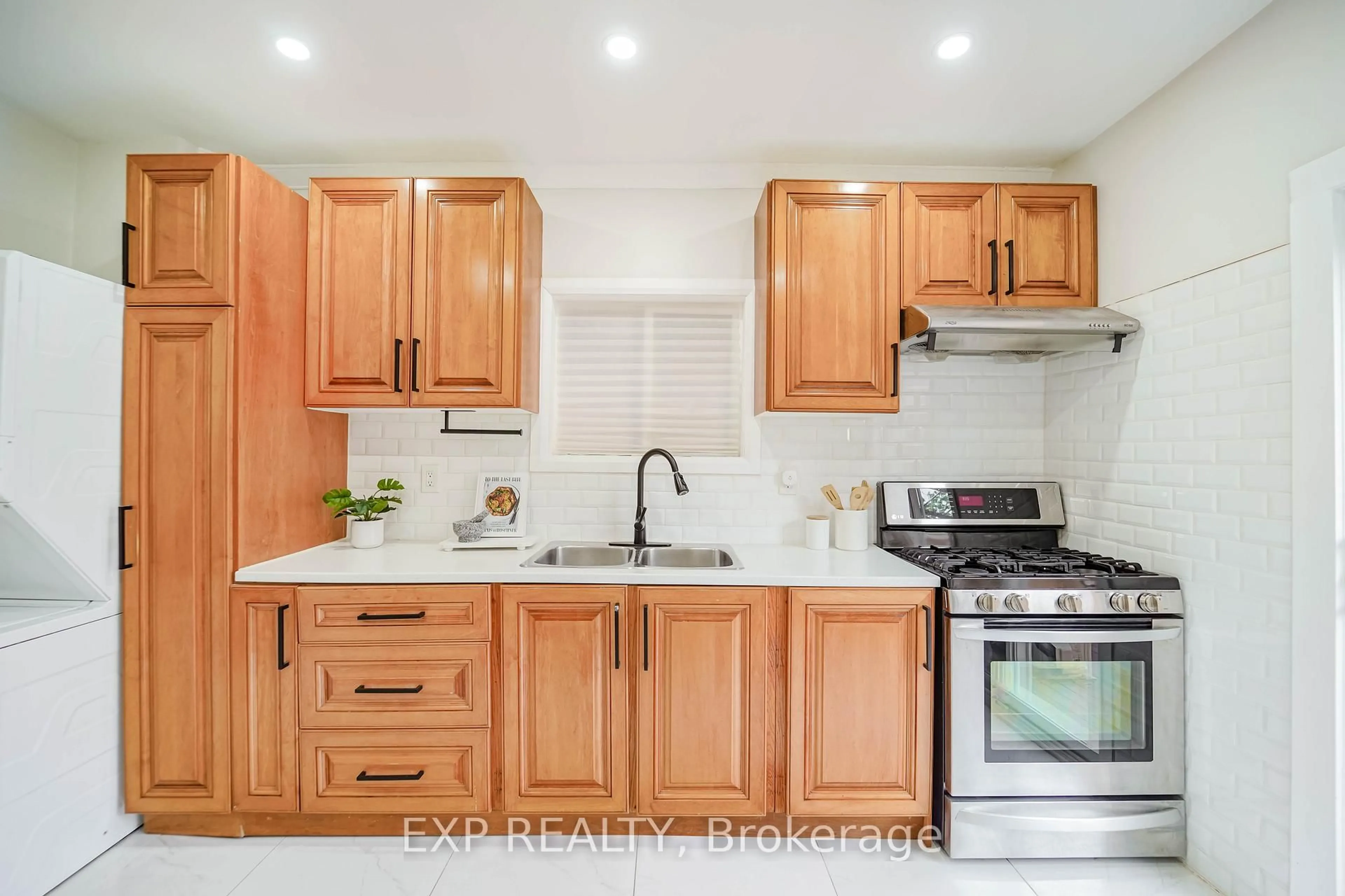 Standard kitchen, unknown for 4 Northumberland St, Toronto Ontario M6H 1P7