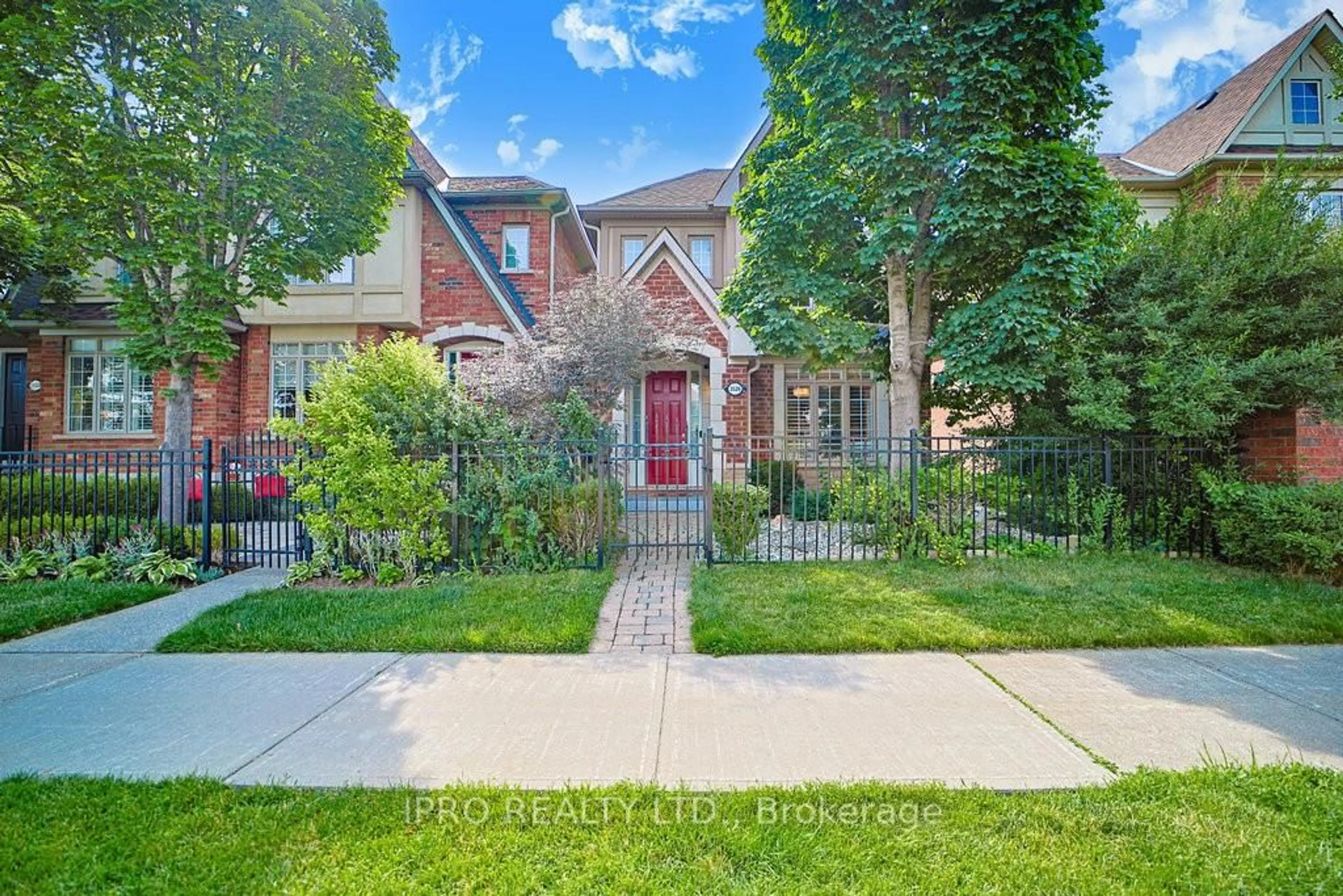 Home with brick exterior material, street for 3526 Eglinton Ave, Mississauga Ontario L5M 7P4