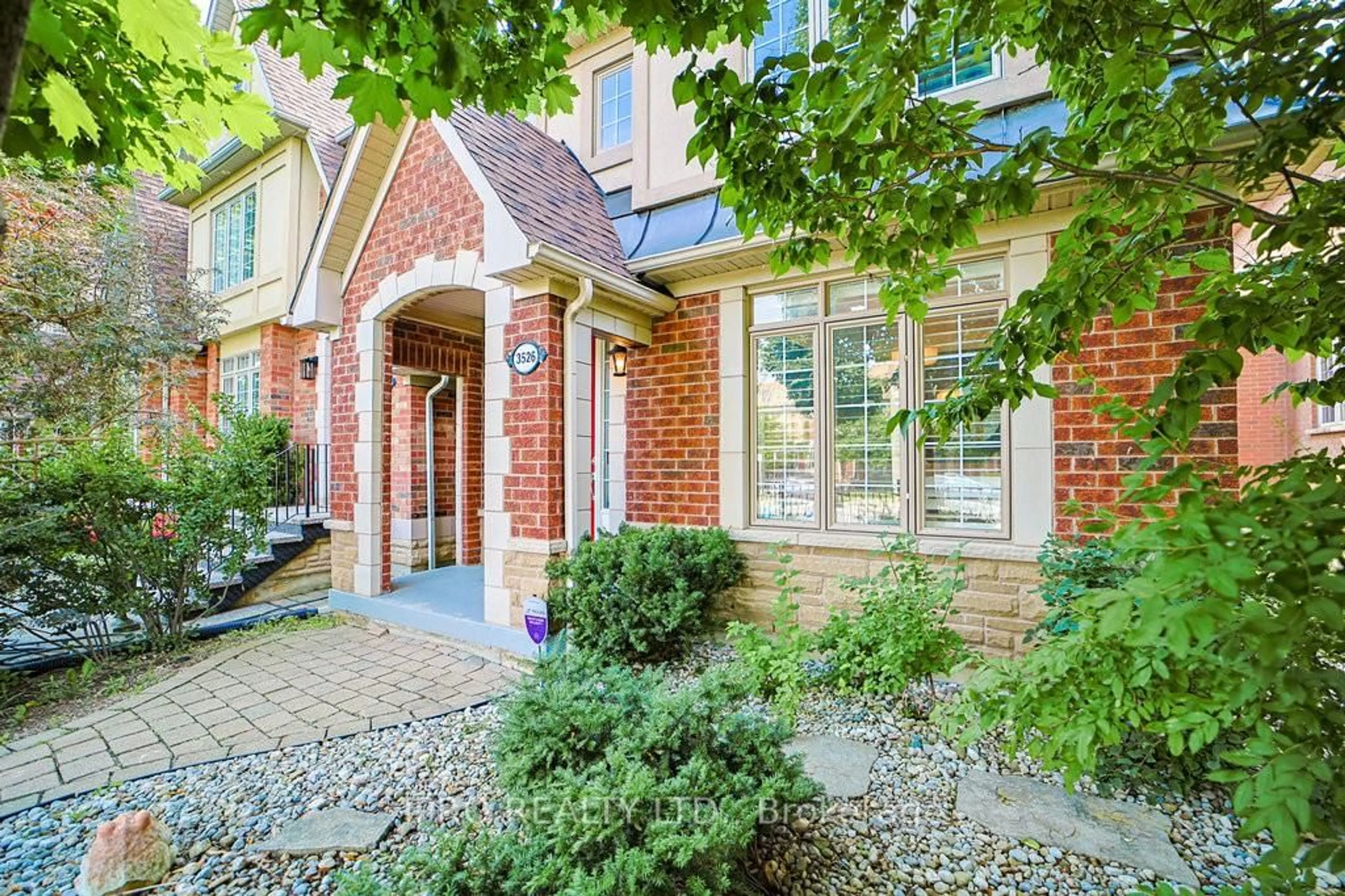 Home with brick exterior material, street for 3526 Eglinton Ave, Mississauga Ontario L5M 7P4