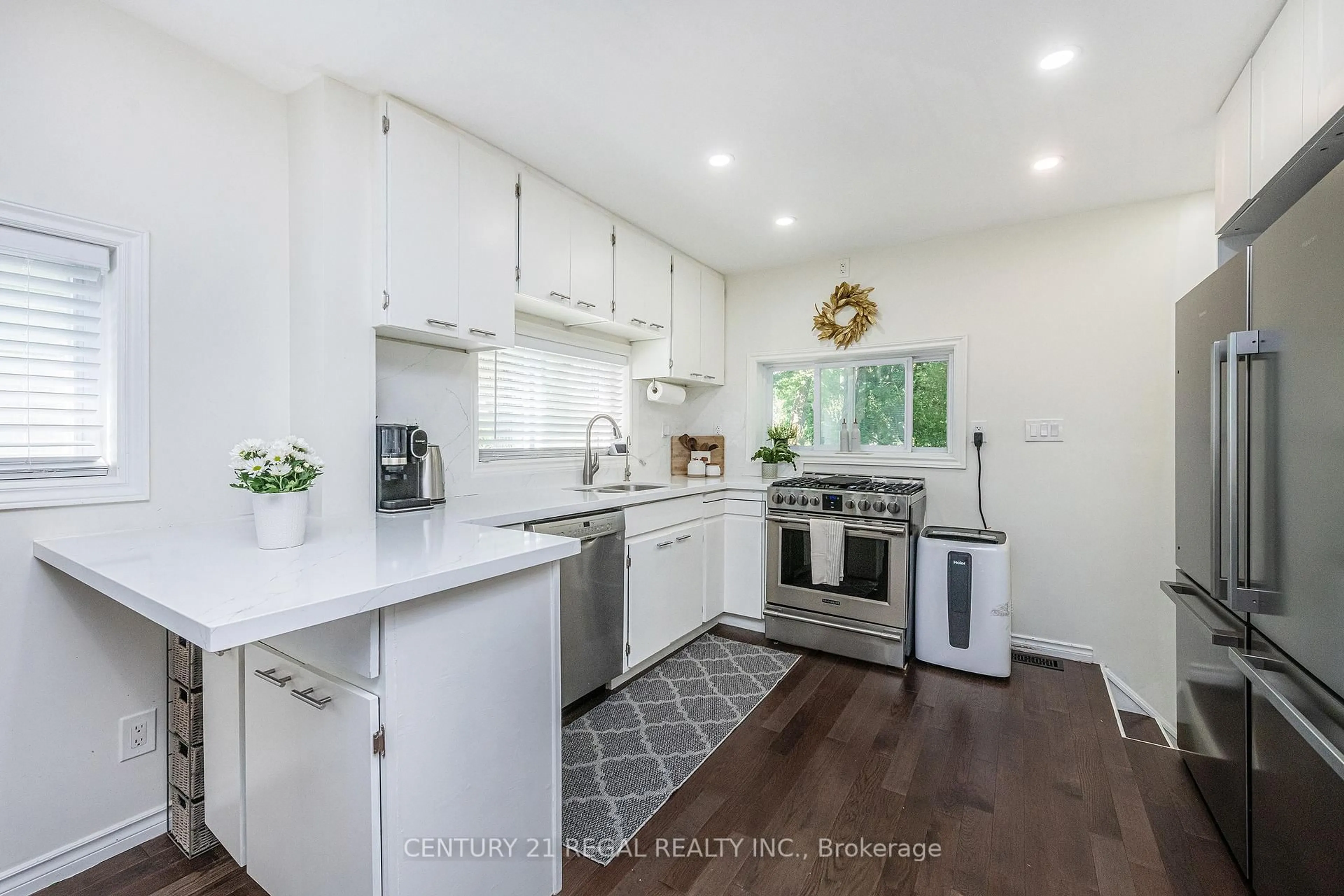 Open concept kitchen, unknown for 26 Third St, Orangeville Ontario L9W 2B1