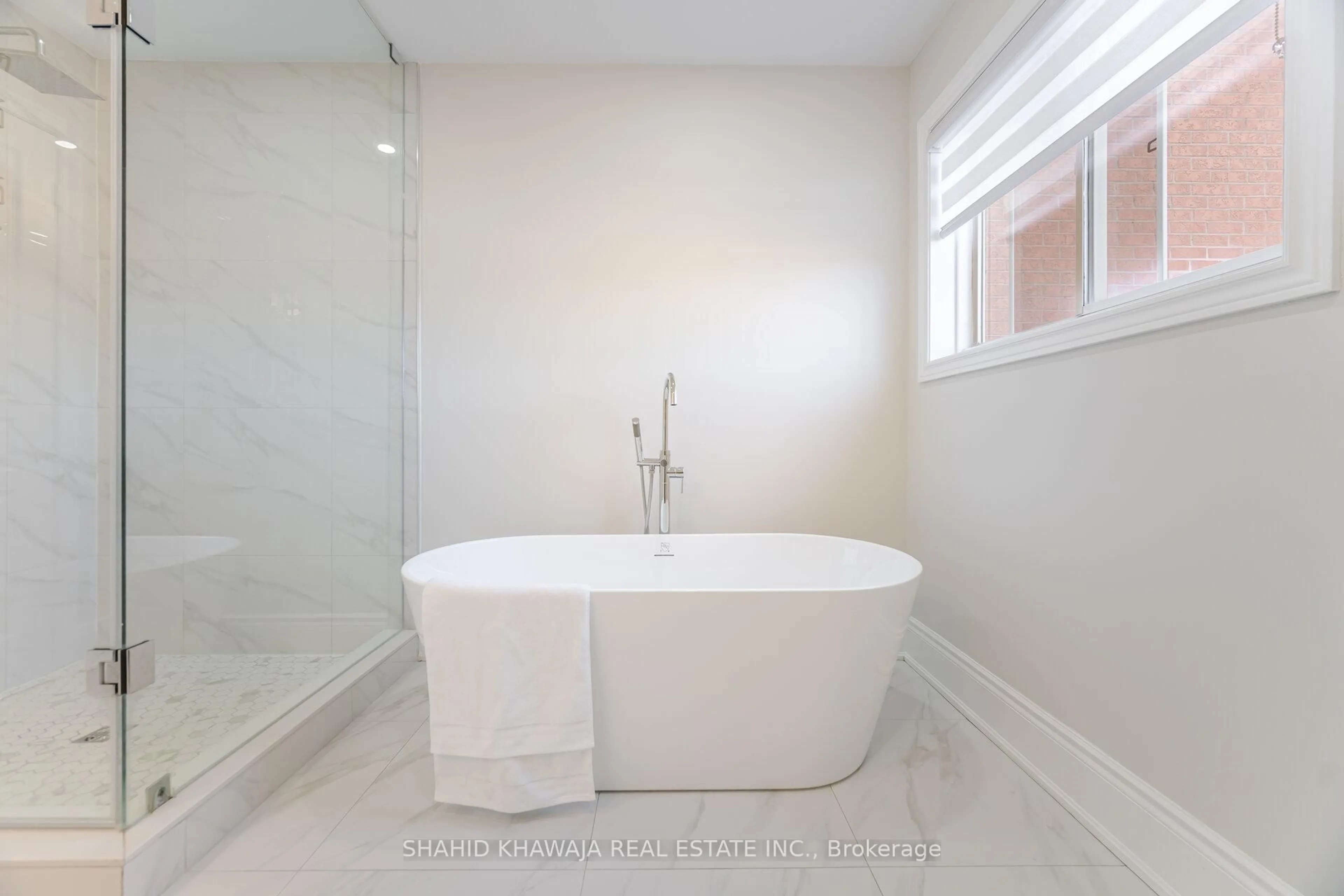 Contemporary bathroom, ceramic/tile floor for 2340 Briargrove Circ, Oakville Ontario L6M 5A5