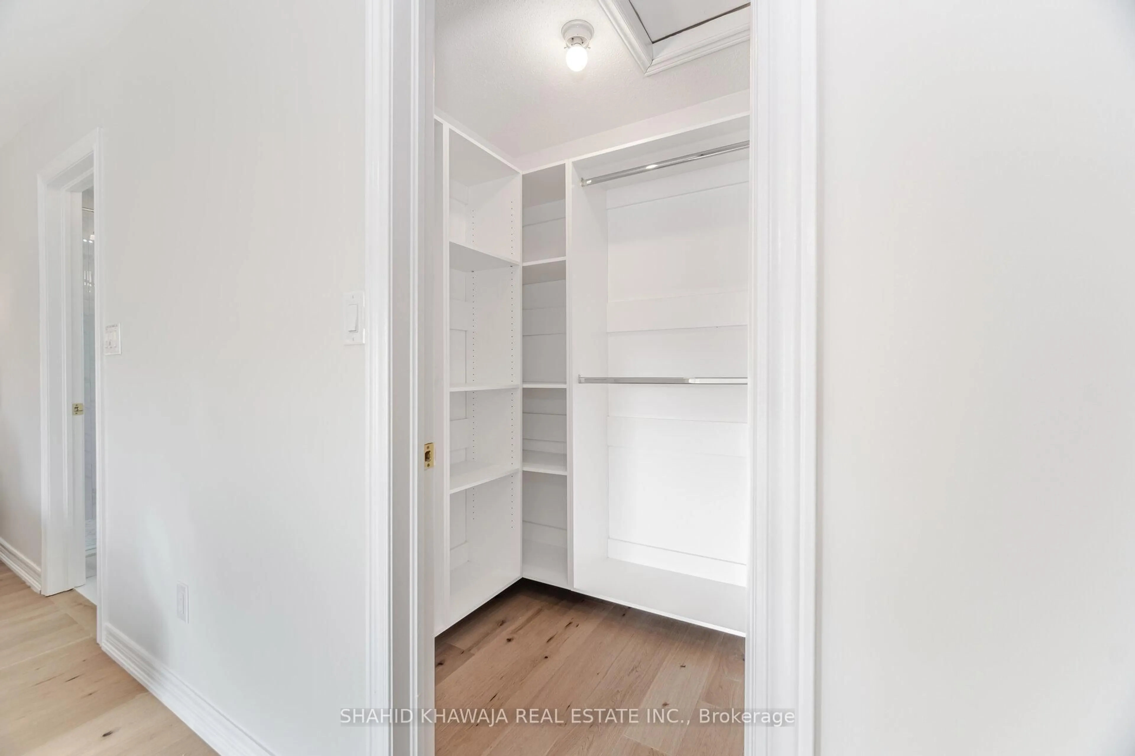 Unknown for 2340 Briargrove Circ, Oakville Ontario L6M 5A5