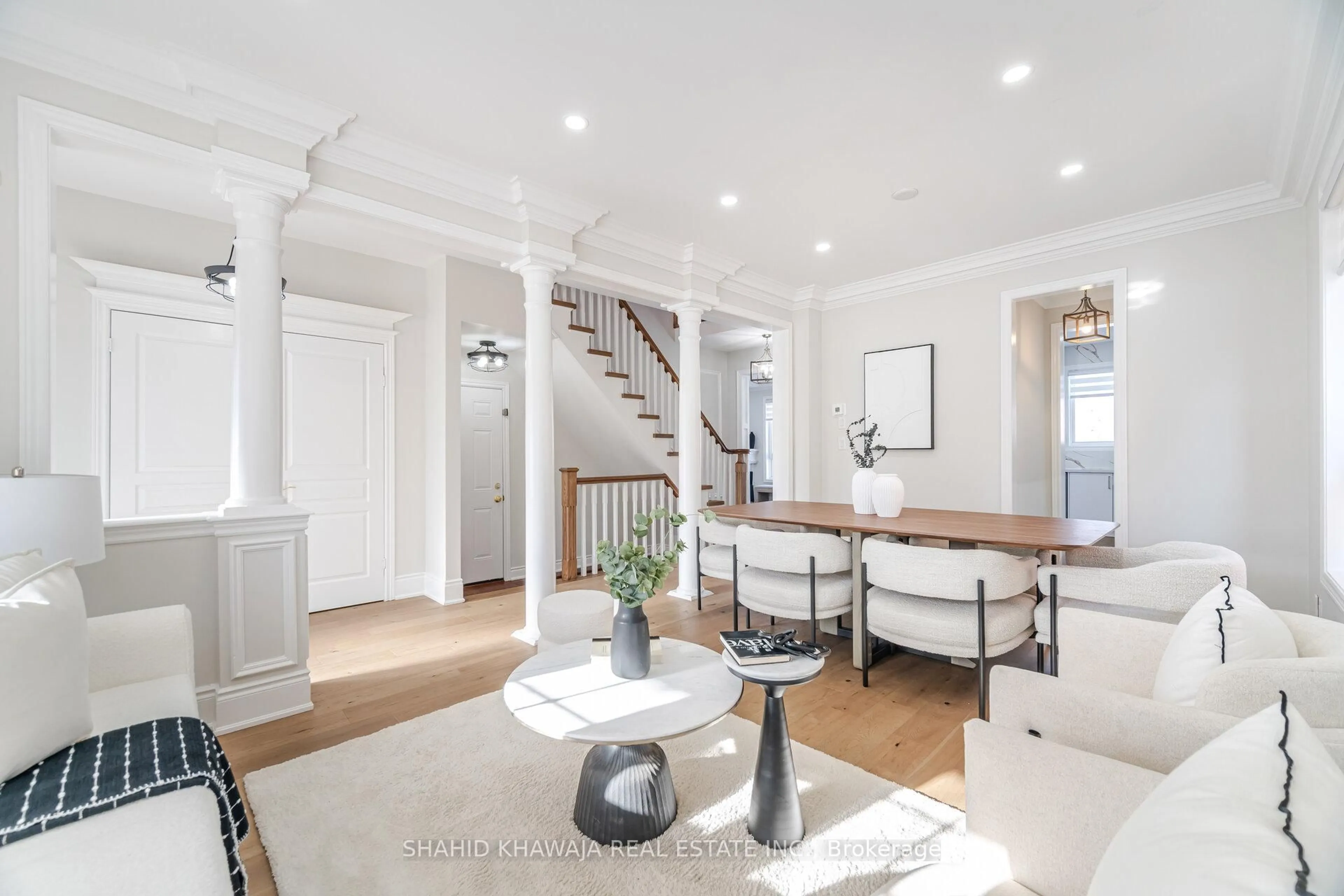 Open concept kitchen, unknown for 2340 Briargrove Circ, Oakville Ontario L6M 5A5