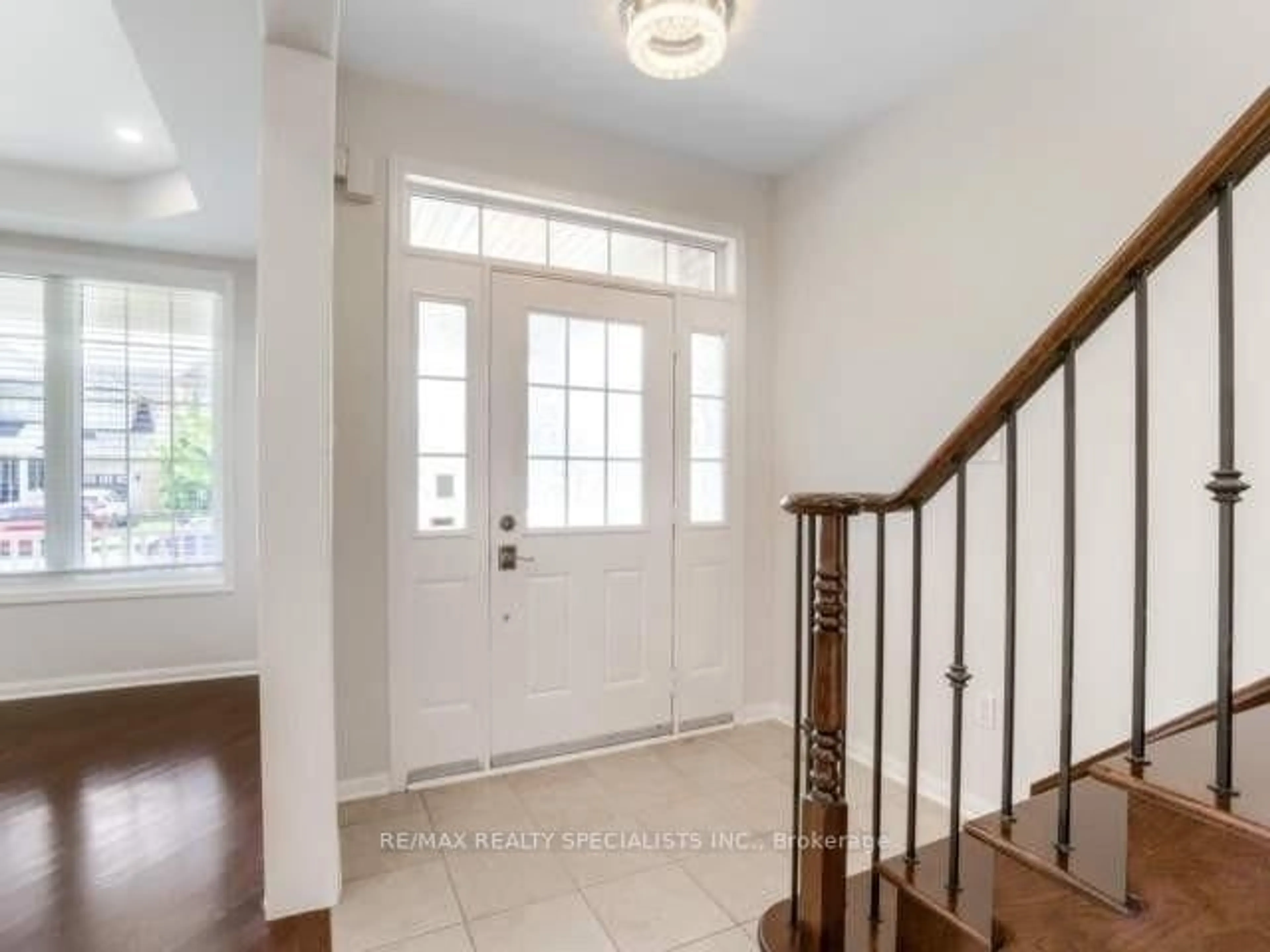 Indoor entryway for 923 Vickerman Way, Milton Ontario L9T 0K5