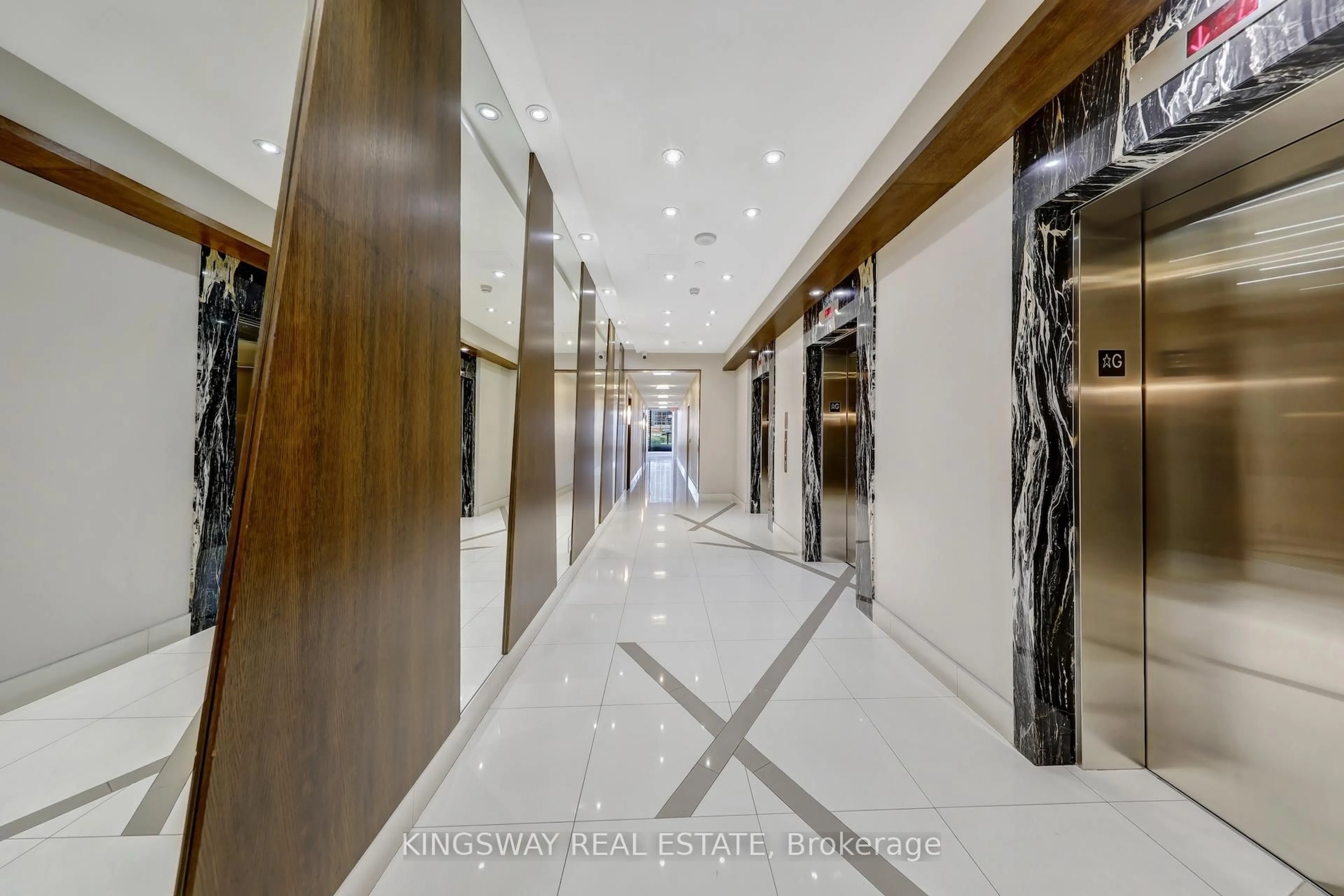 Indoor foyer for 55 Eglinton Ave #1003, Mississauga Ontario L5R 0E4