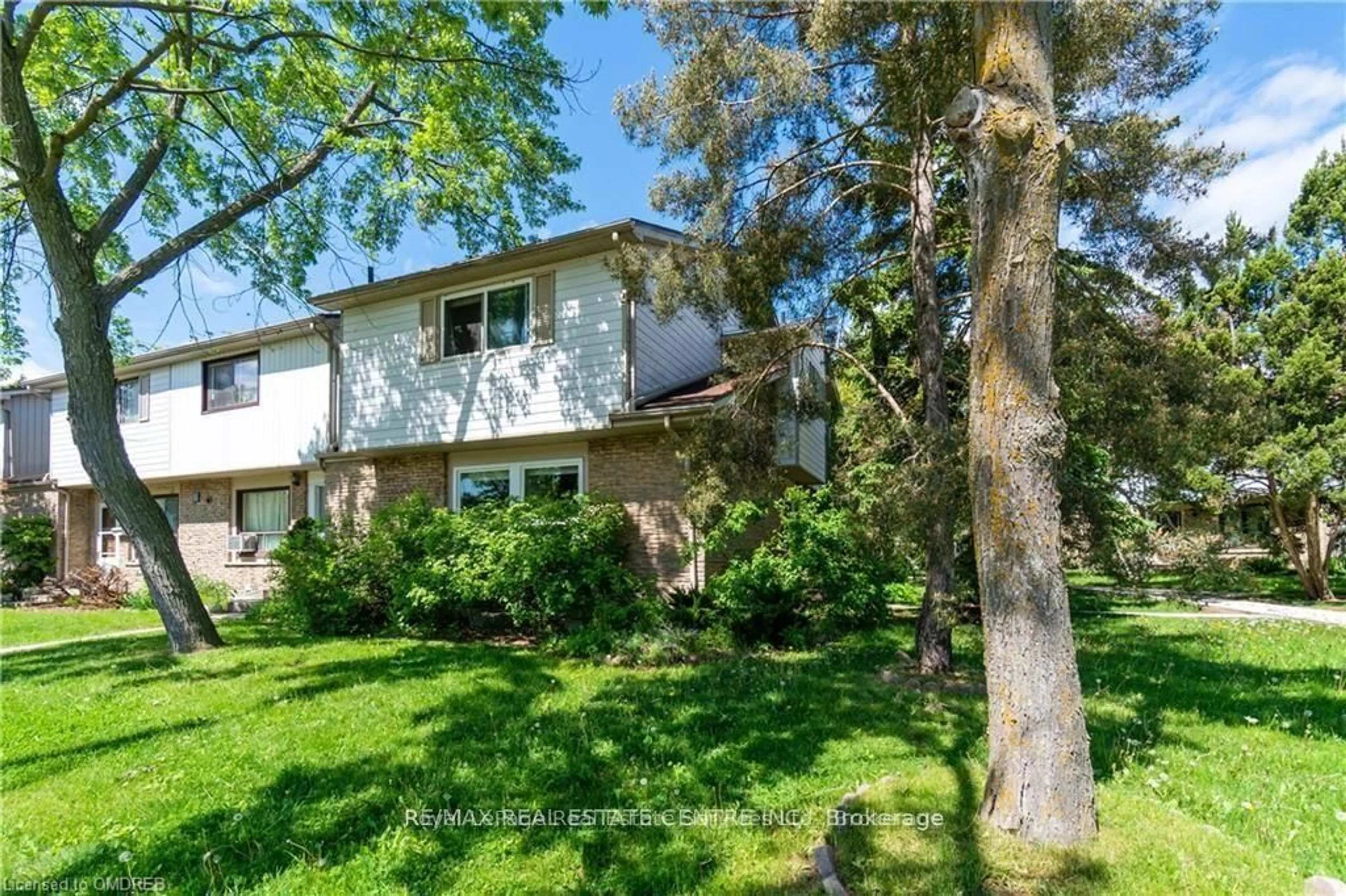 A pic from outside/outdoor area/front of a property/back of a property/a pic from drone, street for 6540 Falconer Dr #30, Mississauga Ontario L5N 1M1