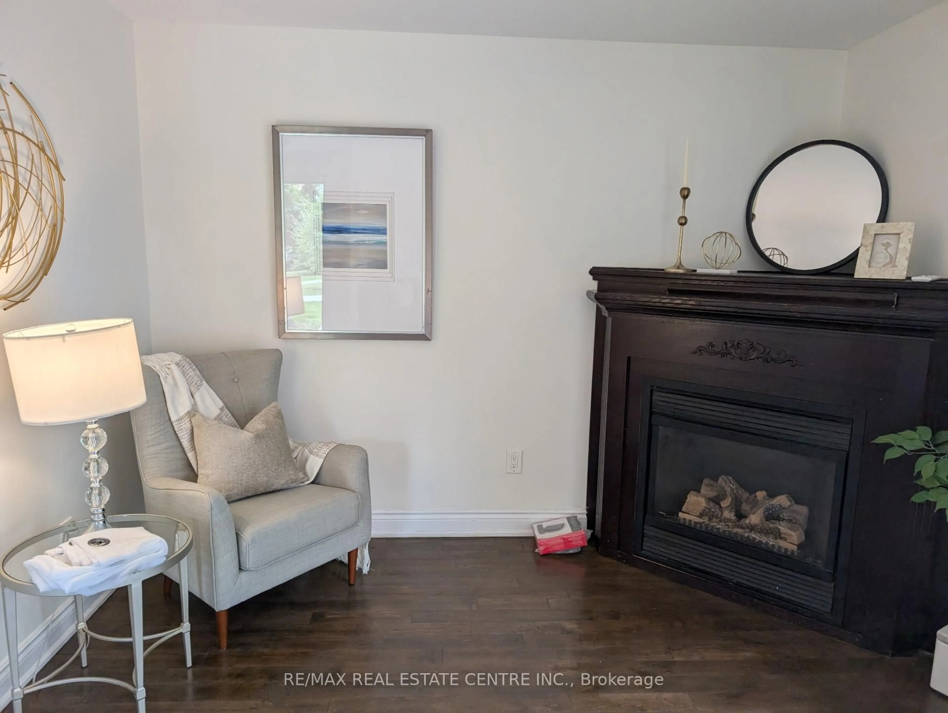 Living room with furniture, wood/laminate floor for 6540 Falconer Dr #30, Mississauga Ontario L5N 1M1