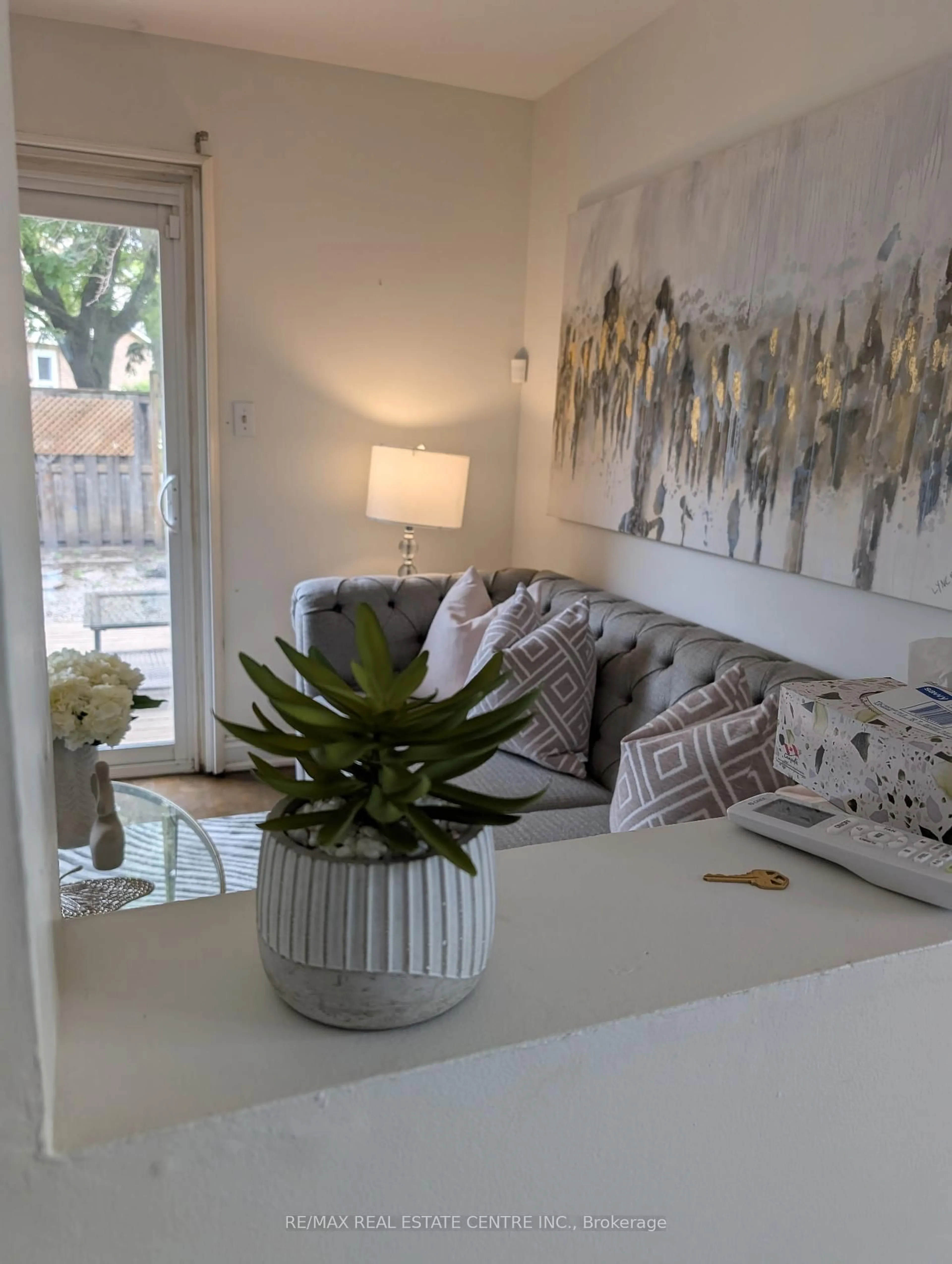 Living room with furniture, unknown for 6540 Falconer Dr #30, Mississauga Ontario L5N 1M1