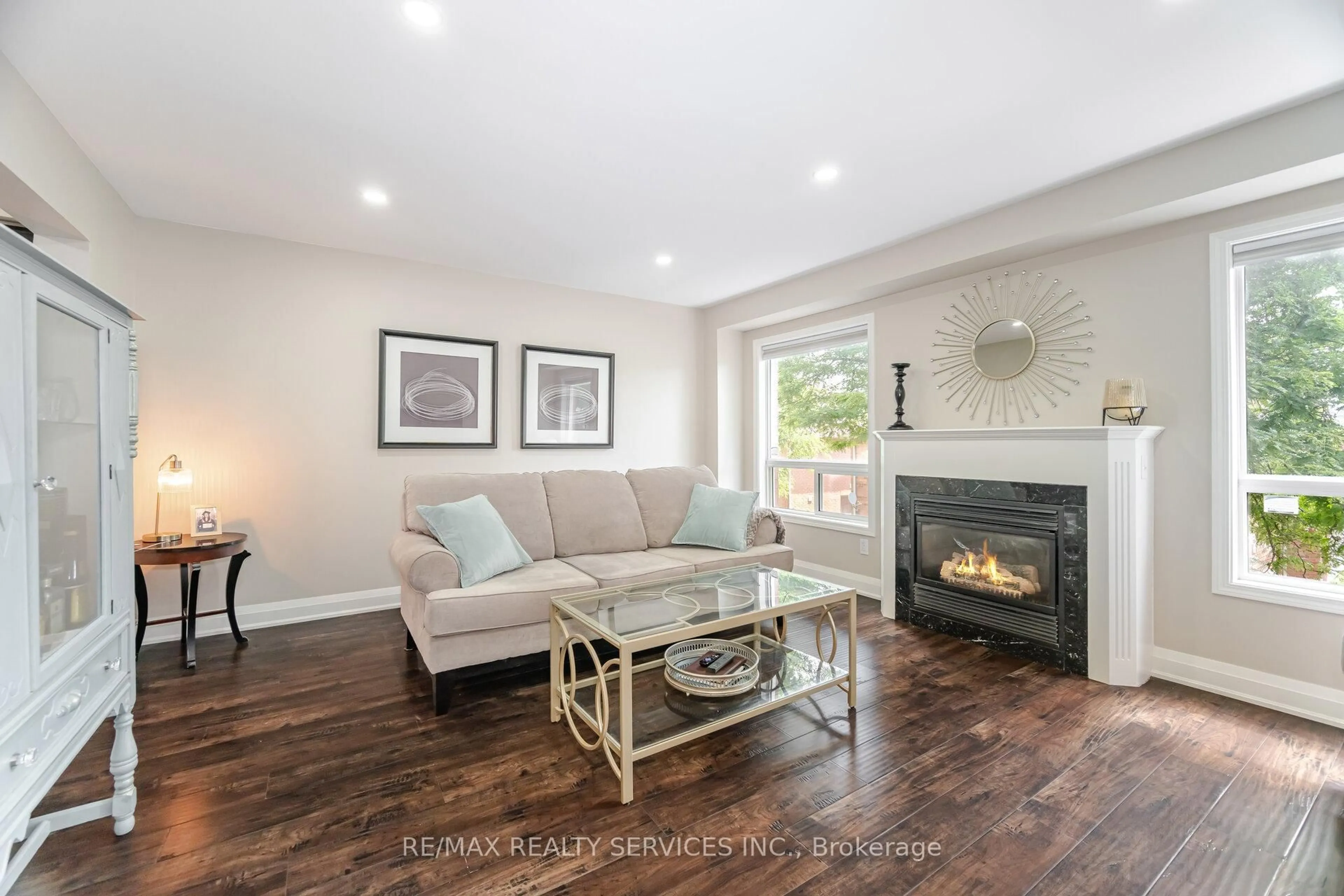 Living room with furniture, wood/laminate floor for 2 Clay Brick Crt #21, Brampton Ontario L6V 4M7