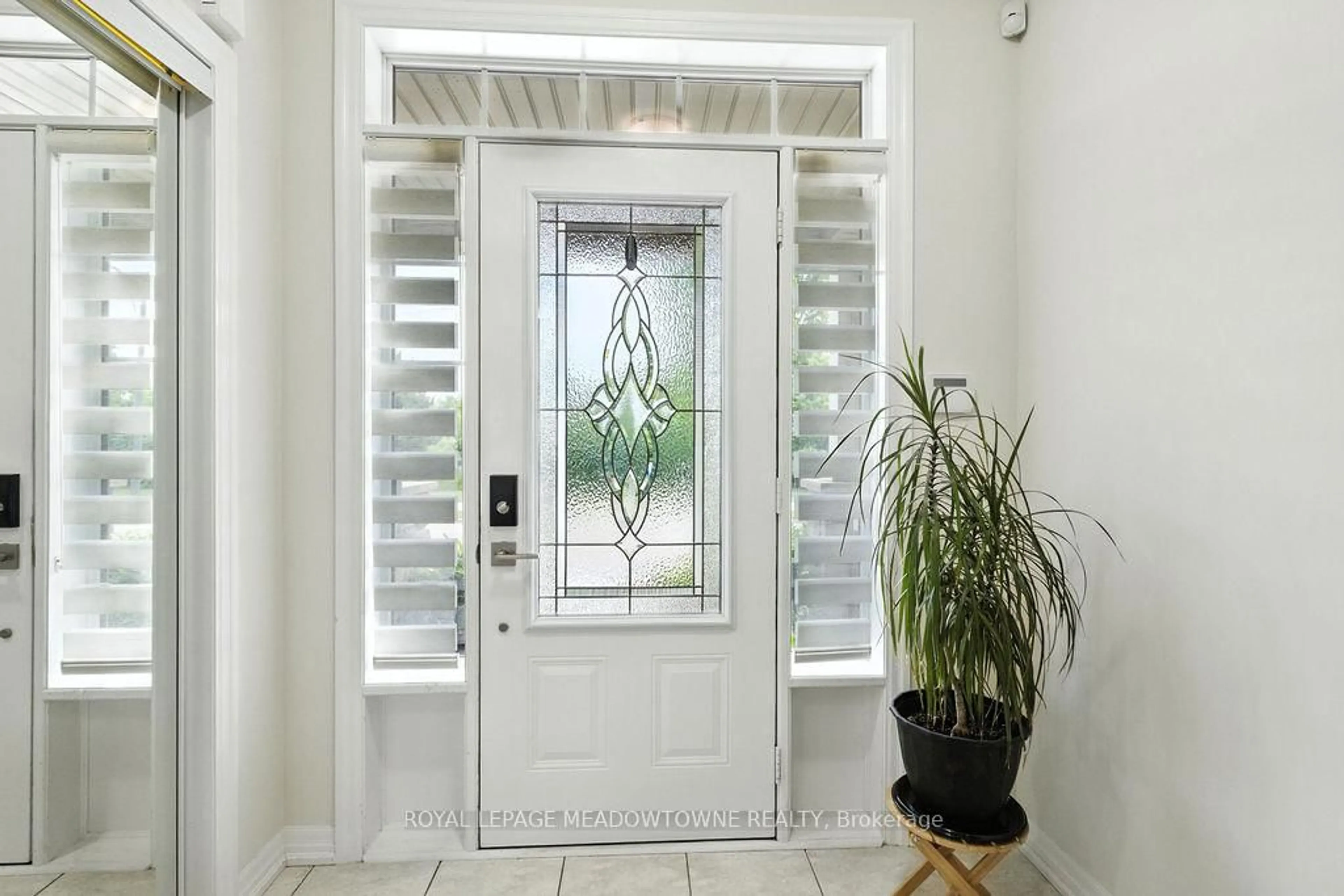 Indoor entryway for 196 DUNCAN Lane, Milton Ontario L9T 8B6