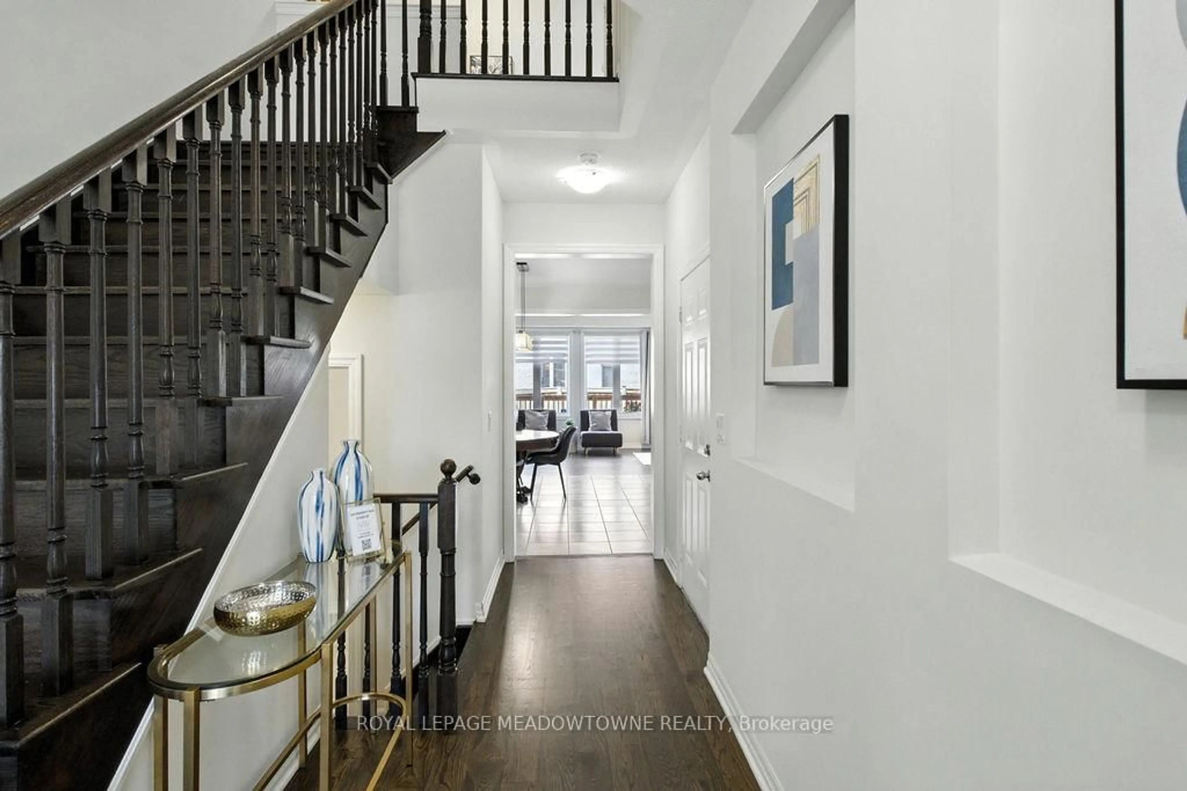 Indoor entryway for 196 DUNCAN Lane, Milton Ontario L9T 8B6