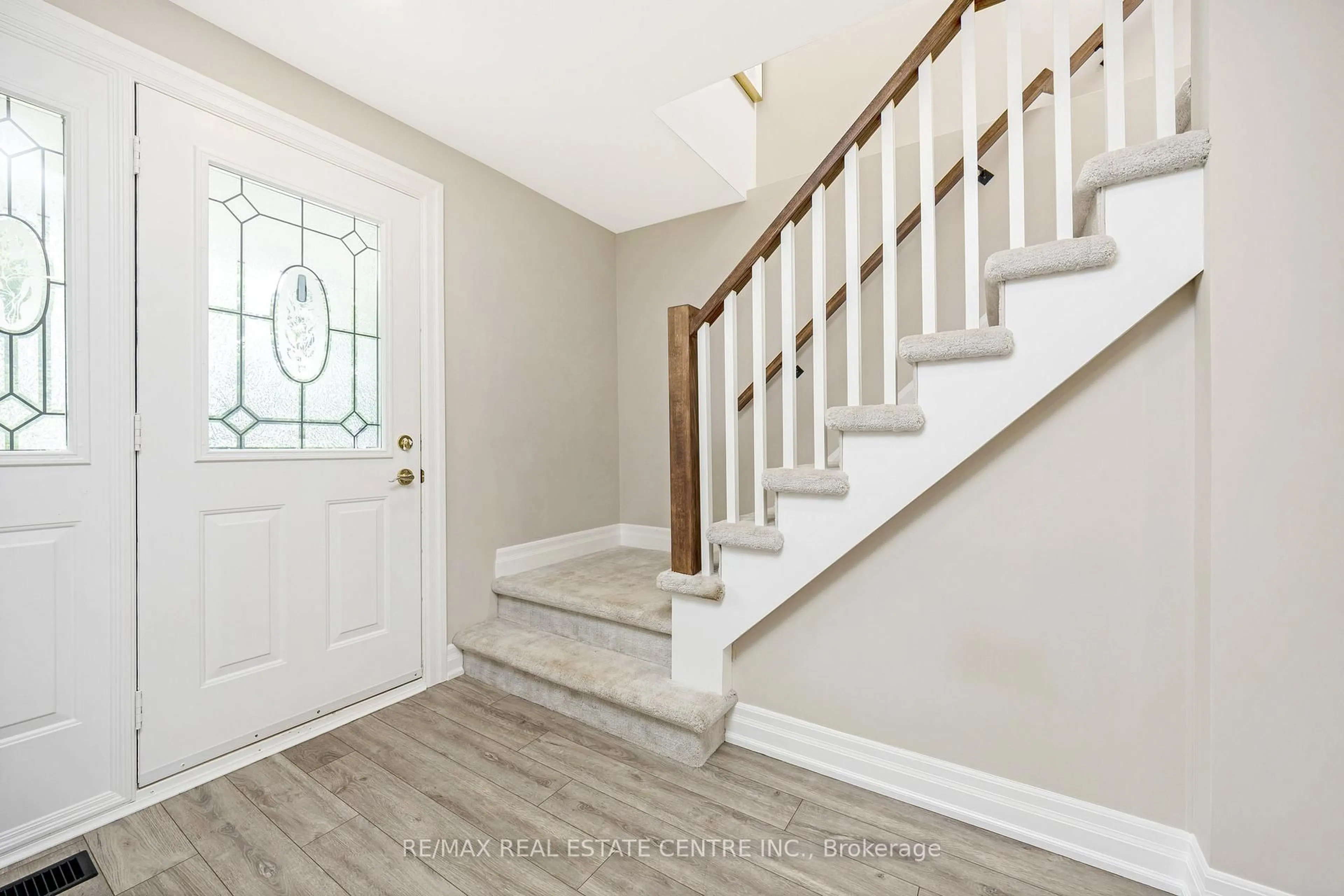 Indoor entryway for 3083 Limestone Rd, Milton Ontario L0P 1B0