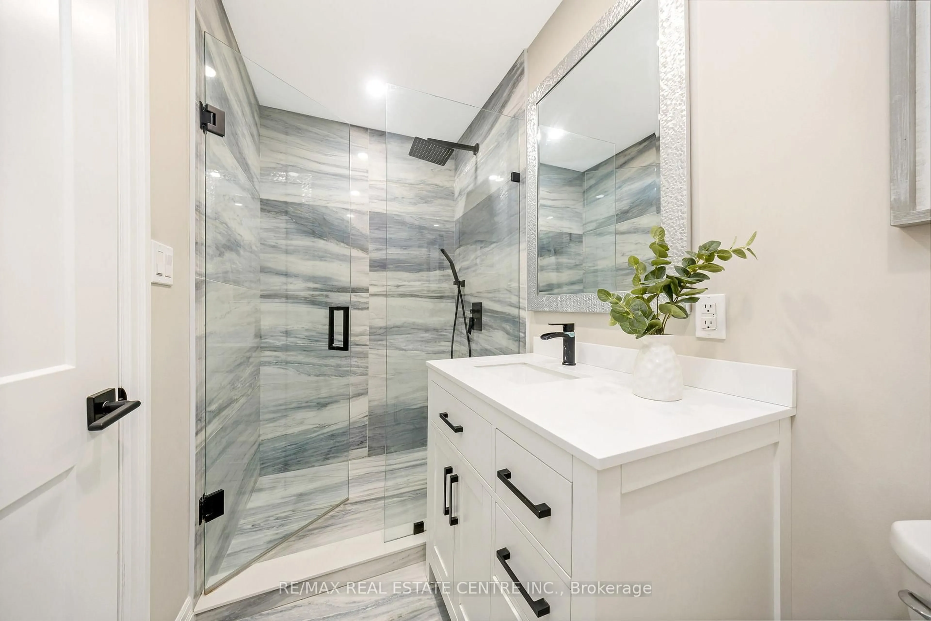 Contemporary bathroom, ceramic/tile floor for 3083 Limestone Rd, Milton Ontario L0P 1B0