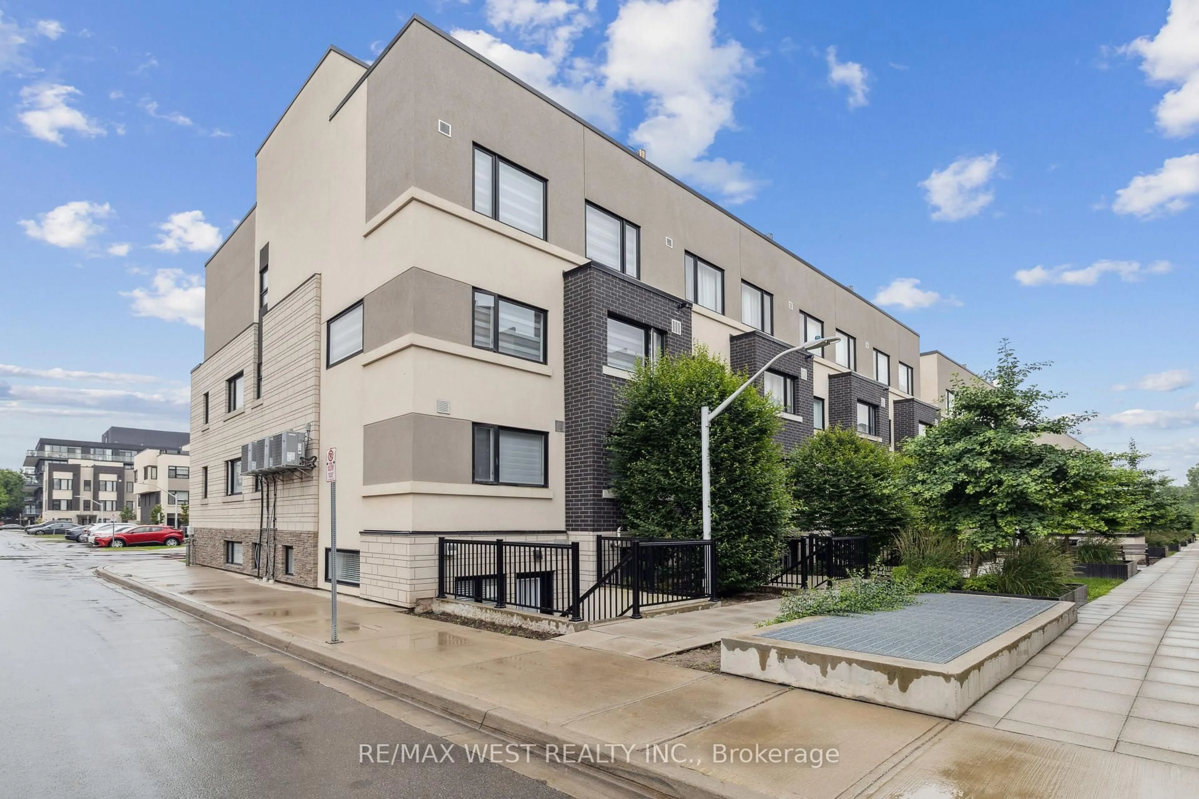 A pic from outside/outdoor area/front of a property/back of a property/a pic from drone, street for 1133 Cooke Blvd #817, Burlington Ontario L7T 0C3