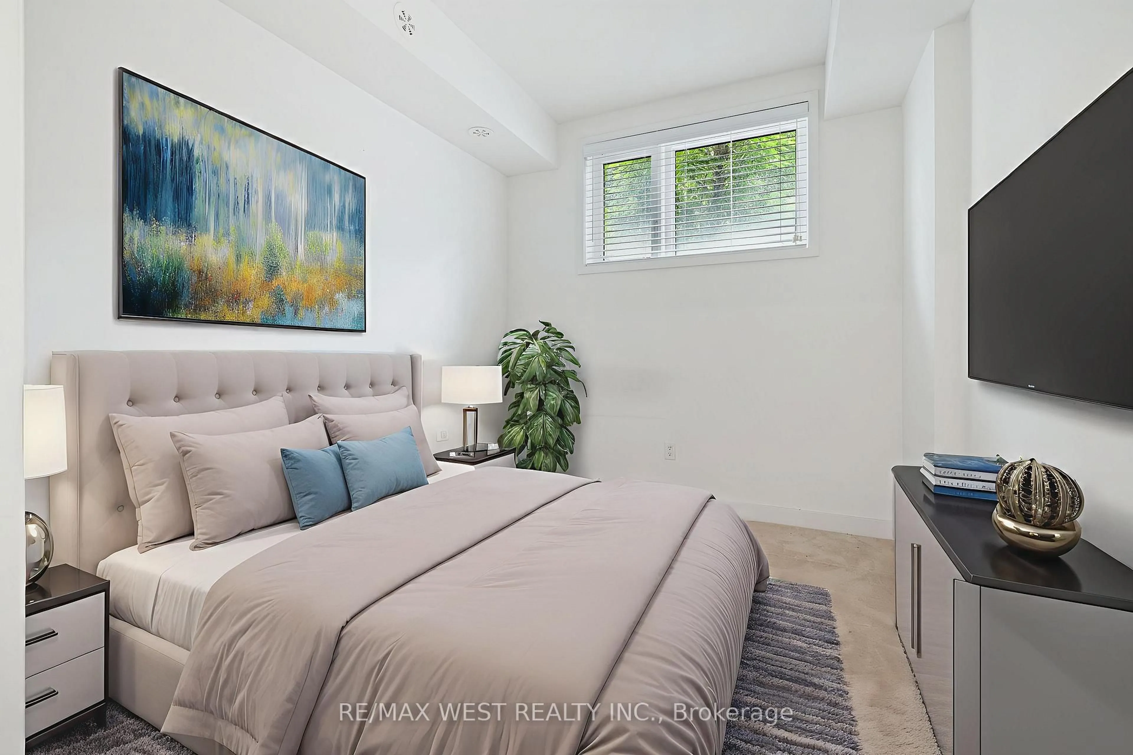 Bedroom with bed, unknown for 1133 Cooke Blvd #817, Burlington Ontario L7T 0C3