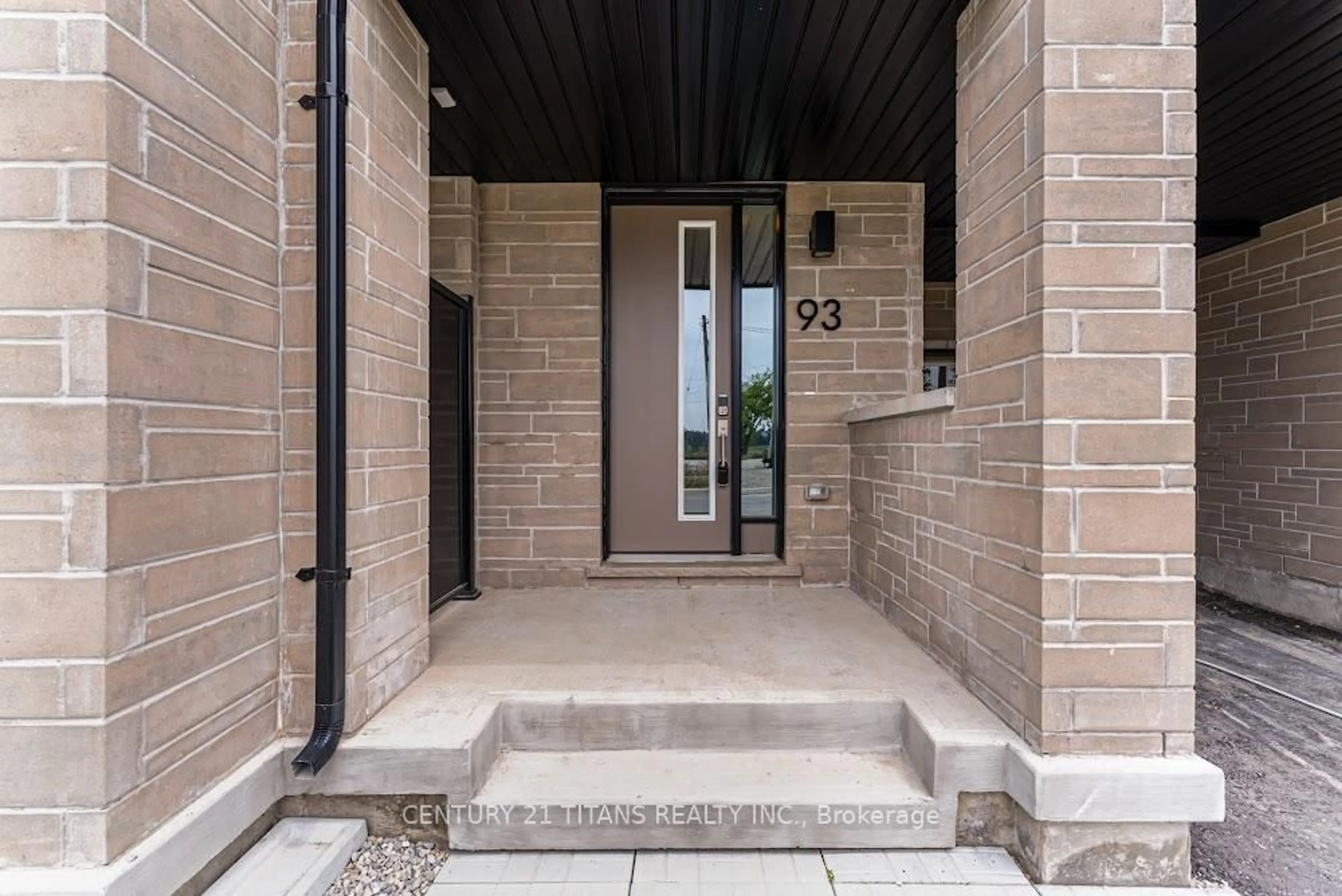 Indoor entryway for 93 Rockface Tr, Caledon Ontario L7C 4P1