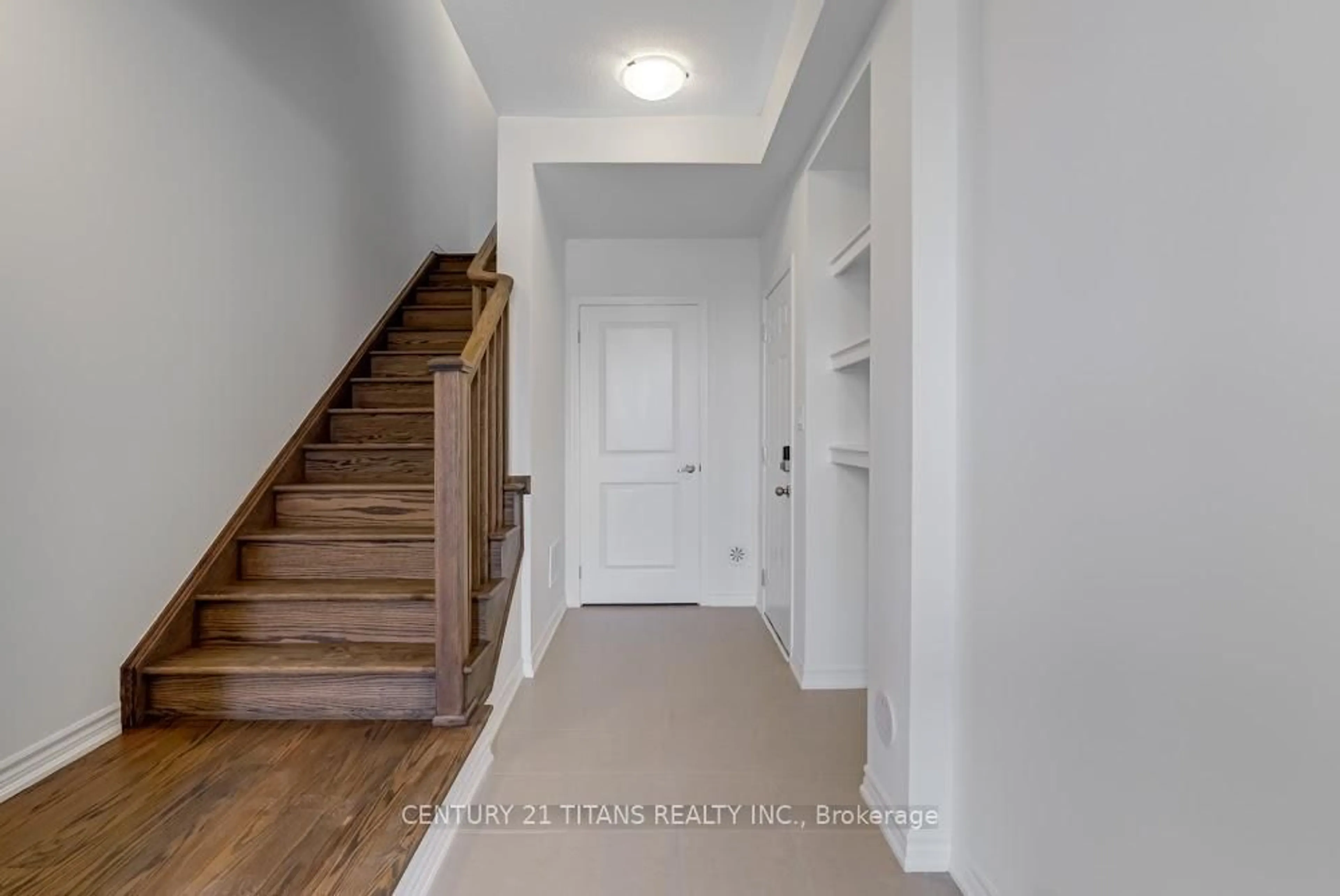 Indoor entryway for 93 Rockface Tr, Caledon Ontario L7C 4P1