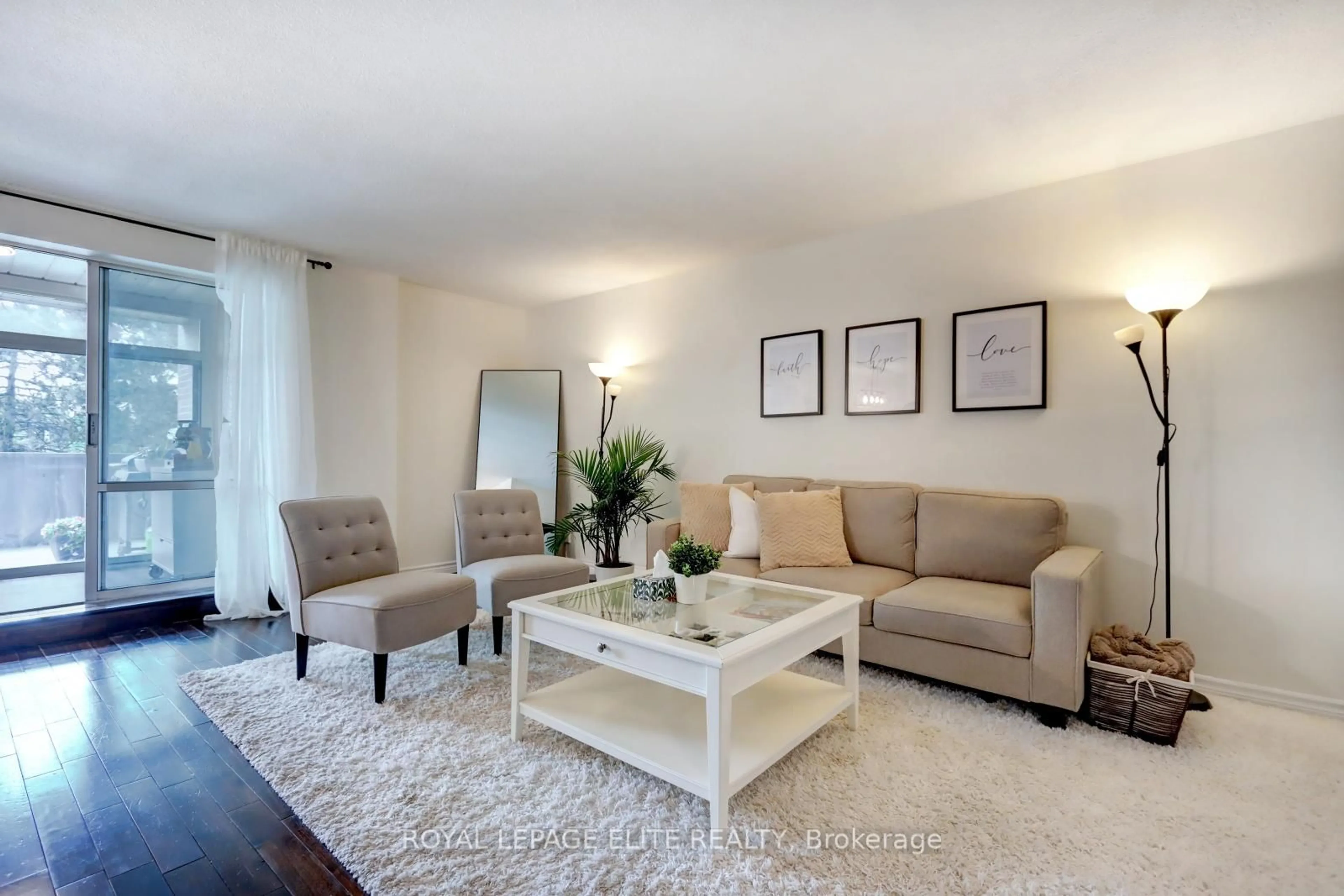 Living room with furniture, carpet floor for 3025 THE CREDIT WOODLANDS #238, Mississauga Ontario L5C 2V3